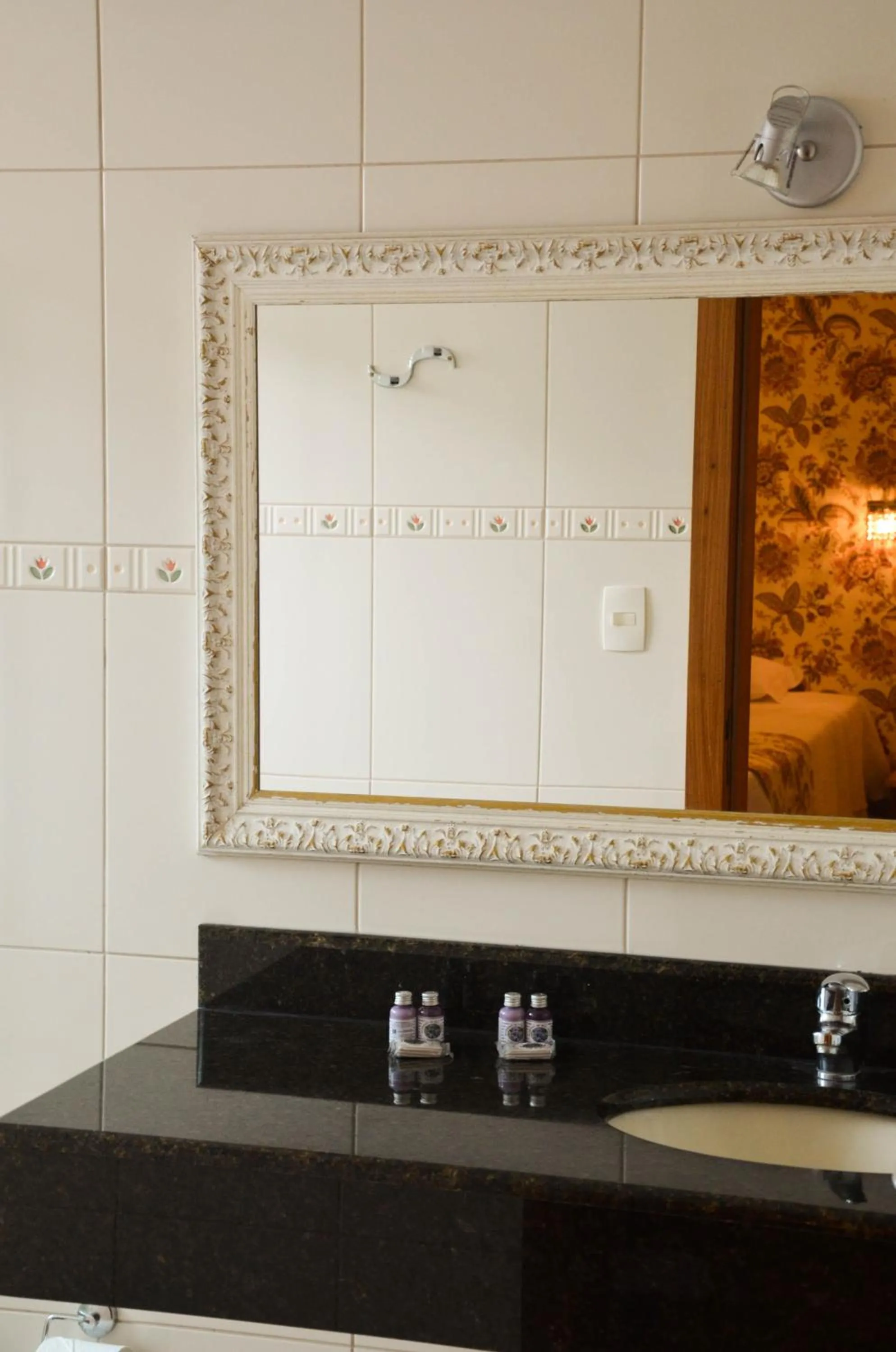 Bathroom in Germanias Blumen Hotel