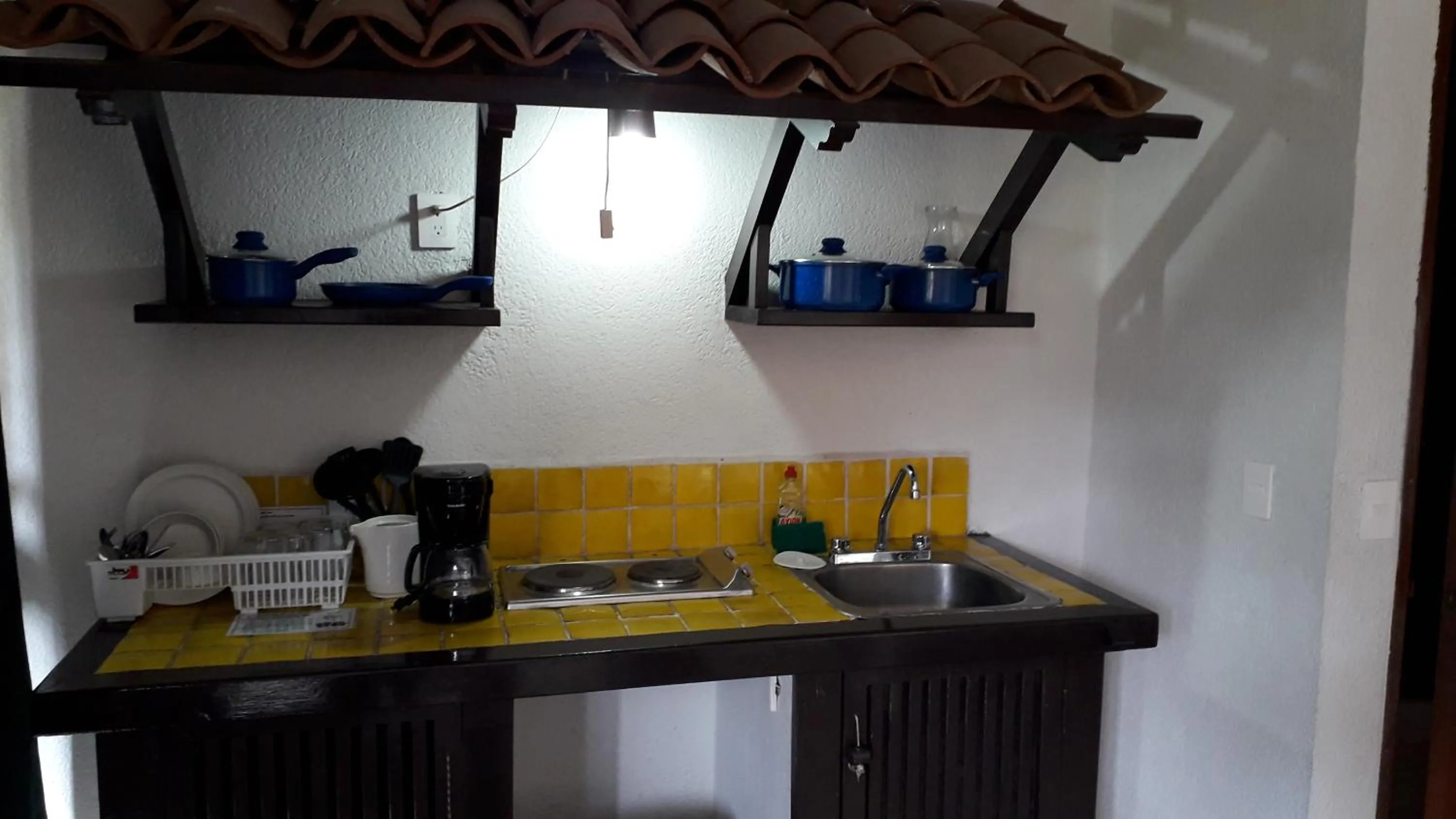Kitchen or kitchenette in Solimar Inn Suites