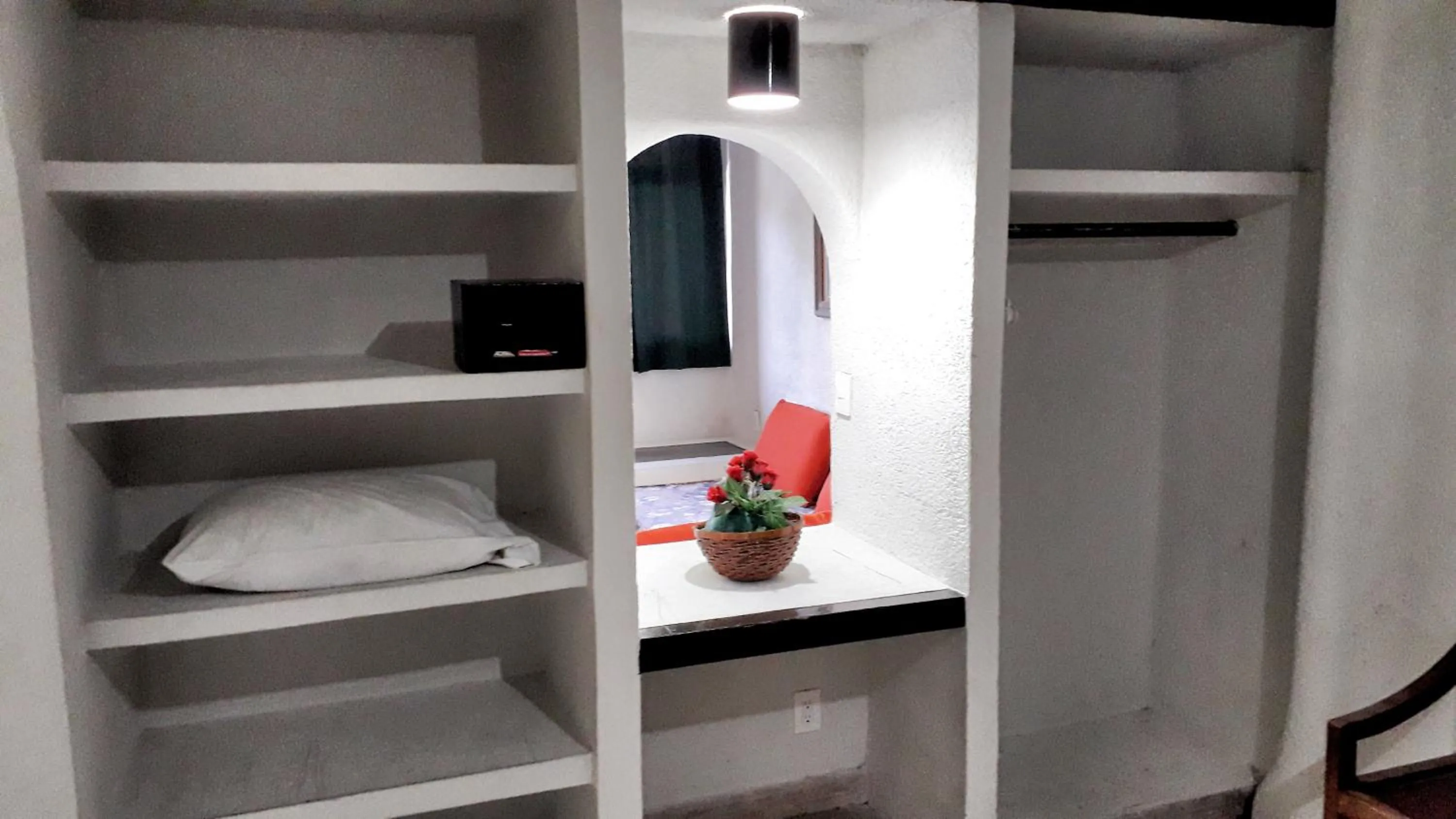 safe in Solimar Inn Suites