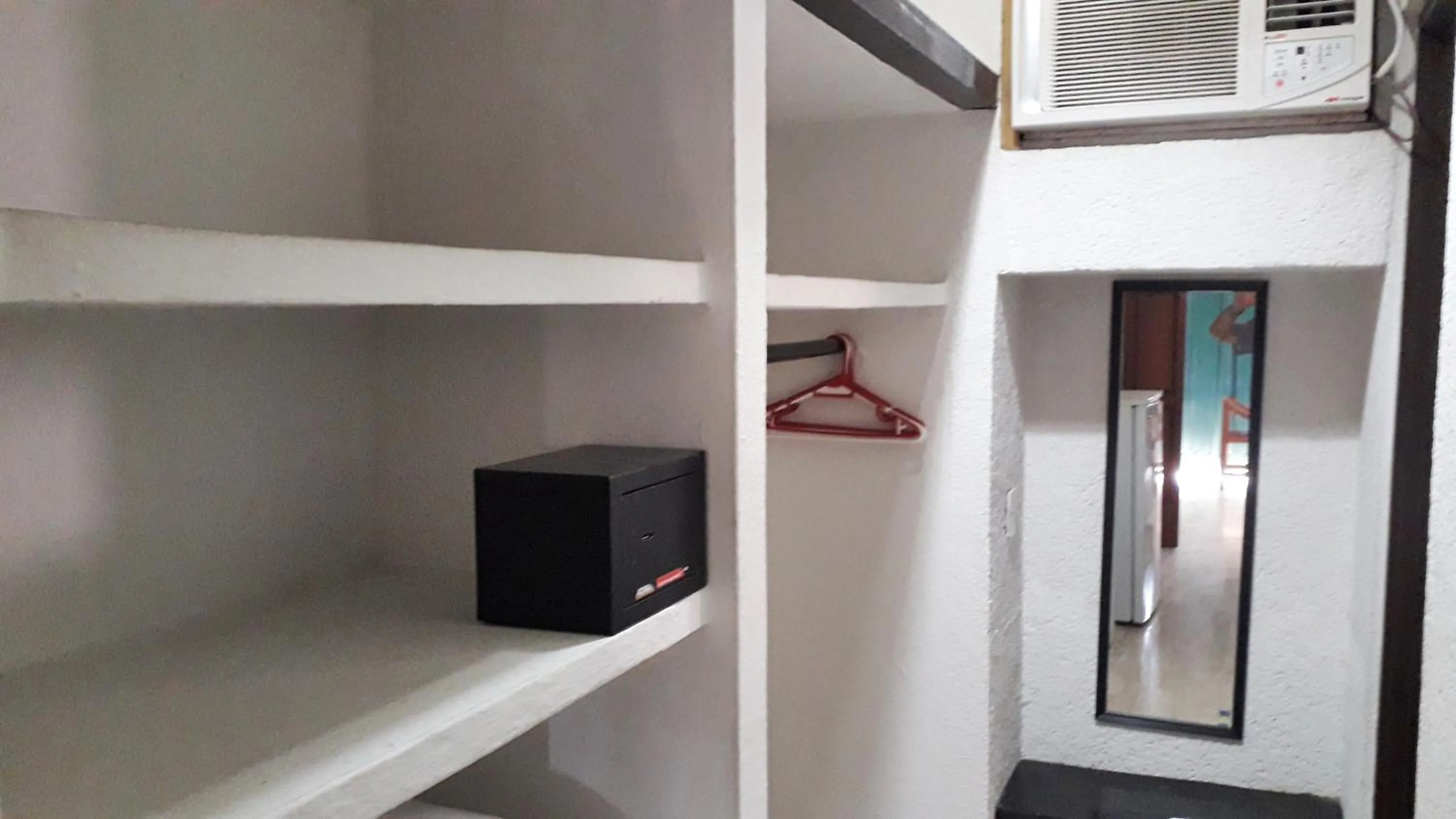 safe in Solimar Inn Suites