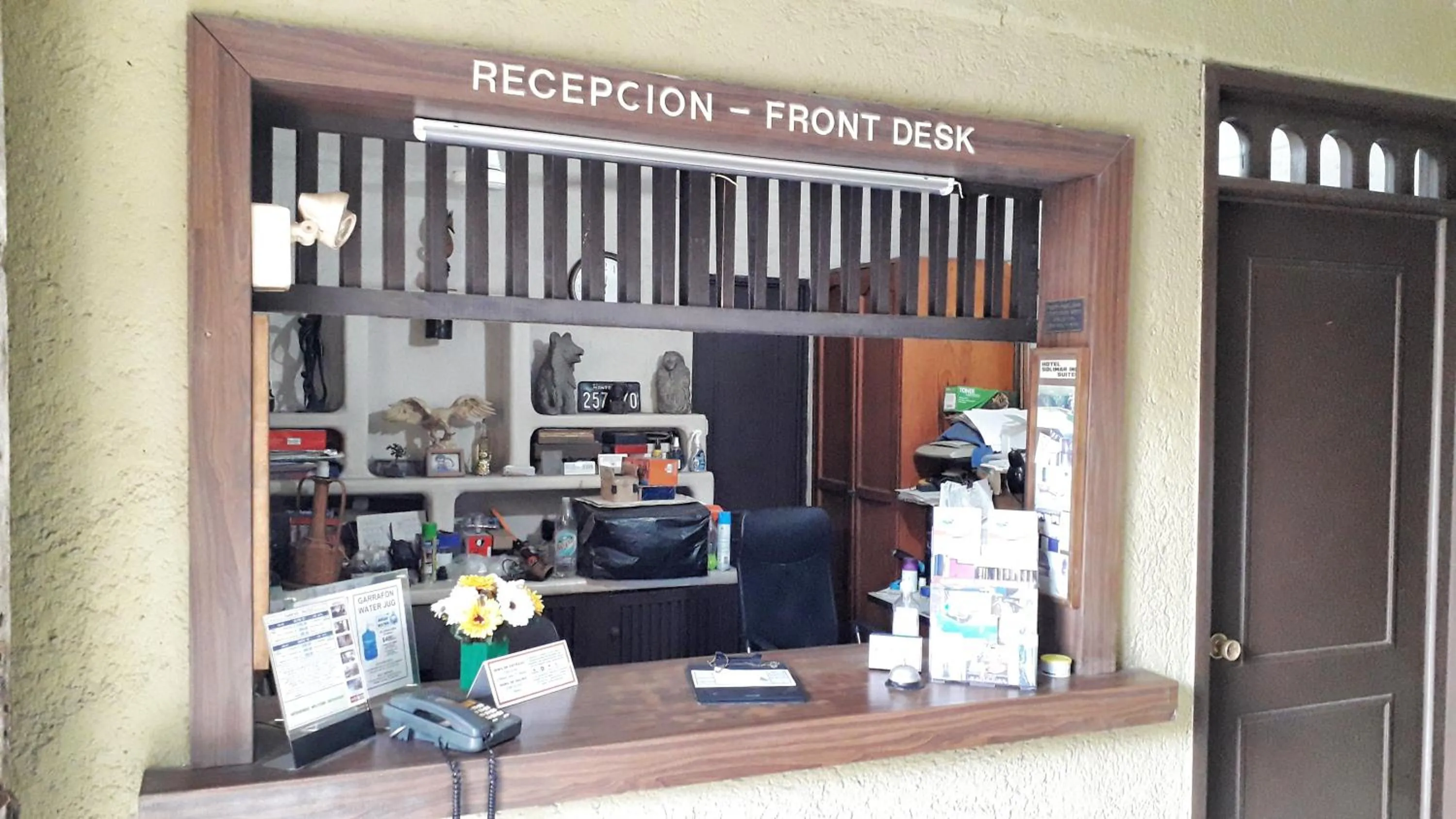 Lobby or reception in Solimar Inn Suites