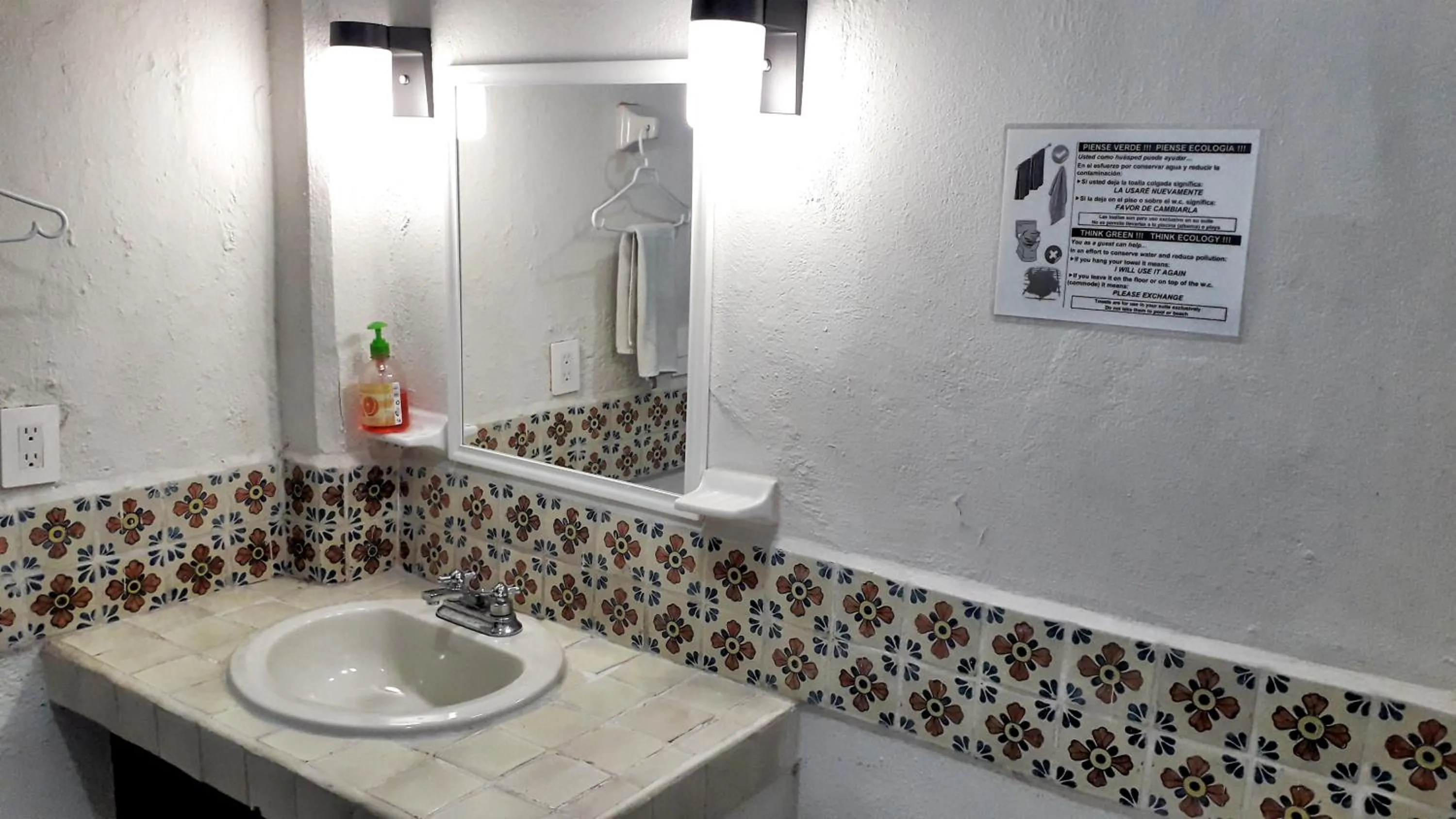 Bathroom in Solimar Inn Suites