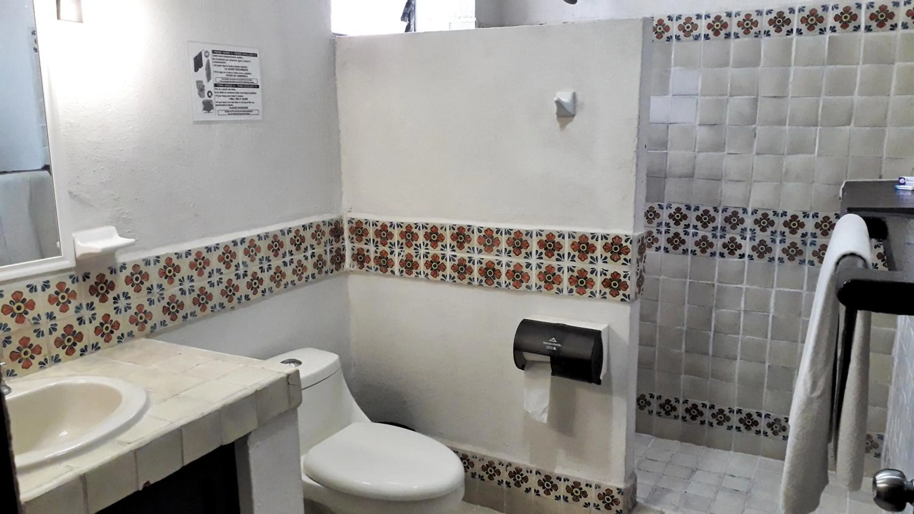 Shower in Solimar Inn Suites