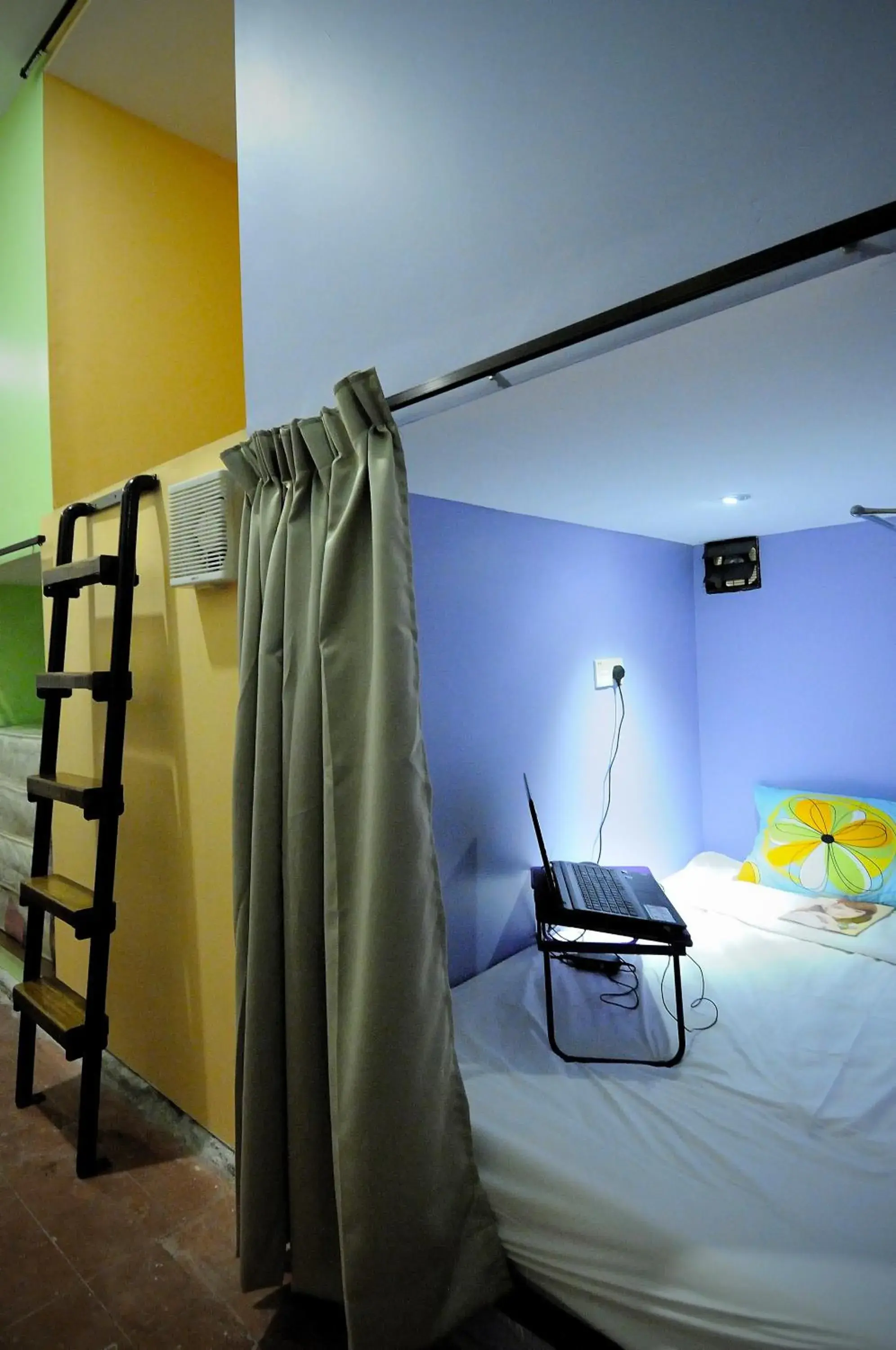 6 Single Bed in Dormitory Room in Thirty Three Stewart Houze 6 Single Bed in Dormitory Room in Thirty Three Stewart Houze