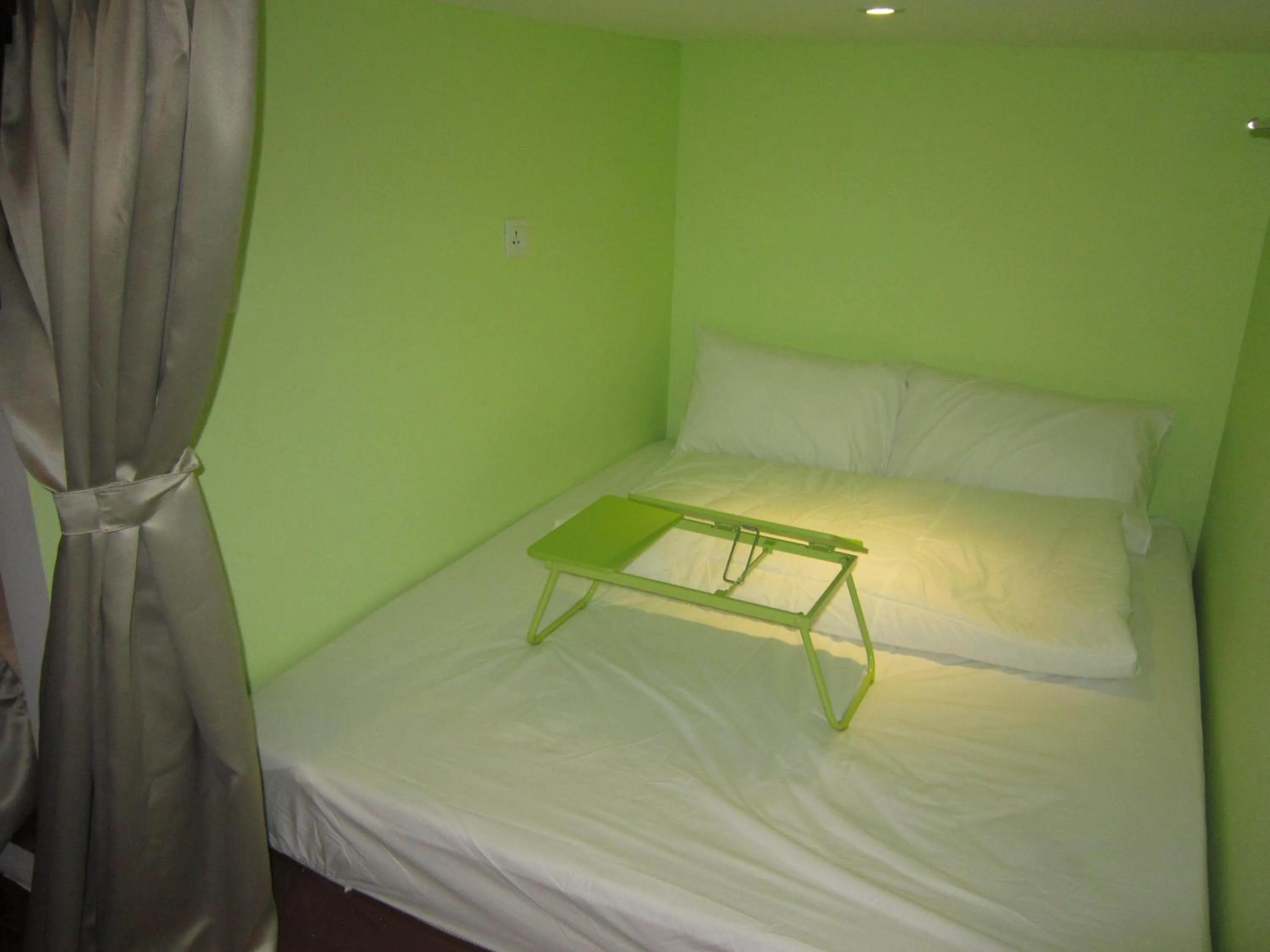 Bed in Thirty Three Stewart Houze