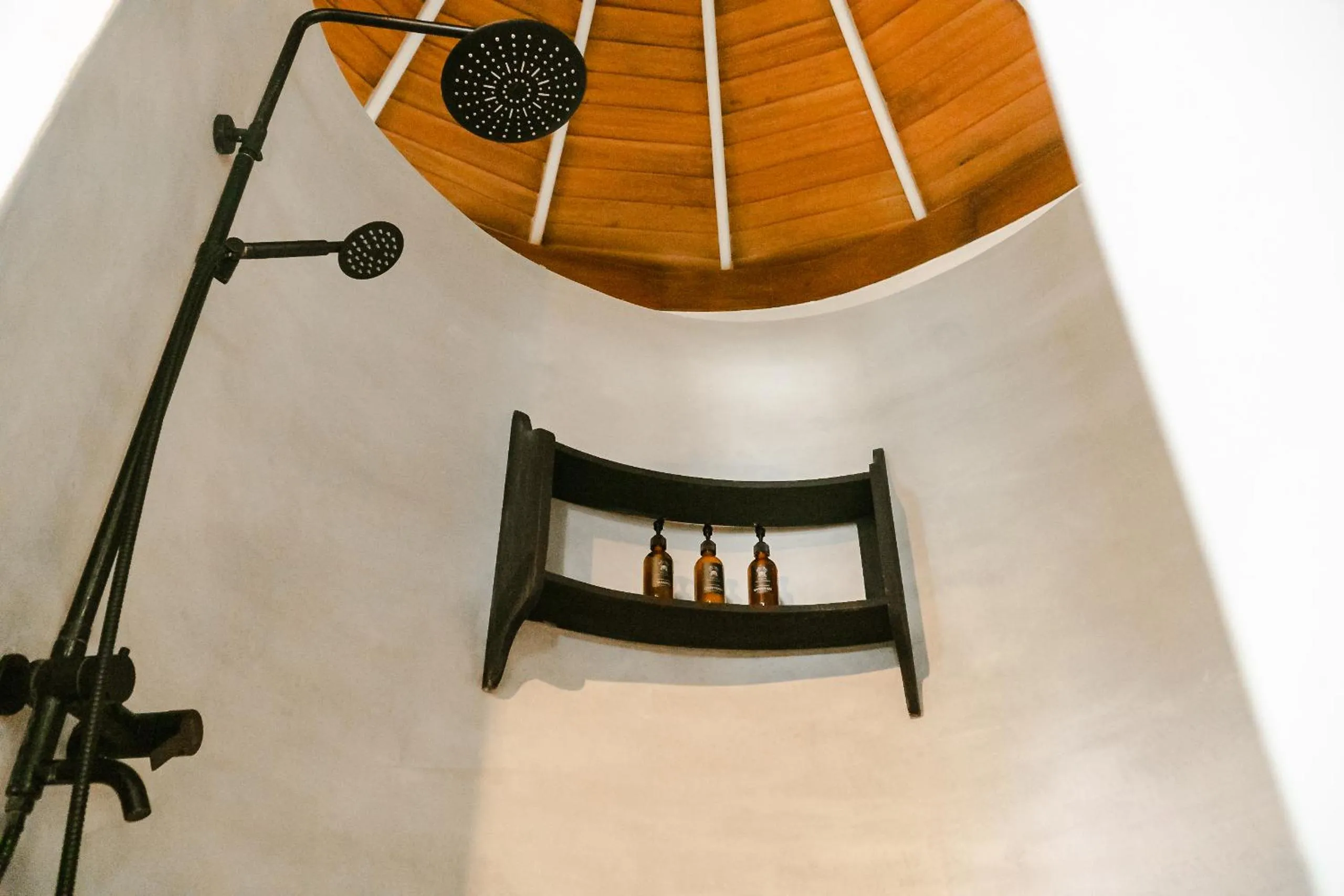 Shower in Eraeliya Villas & Gardens