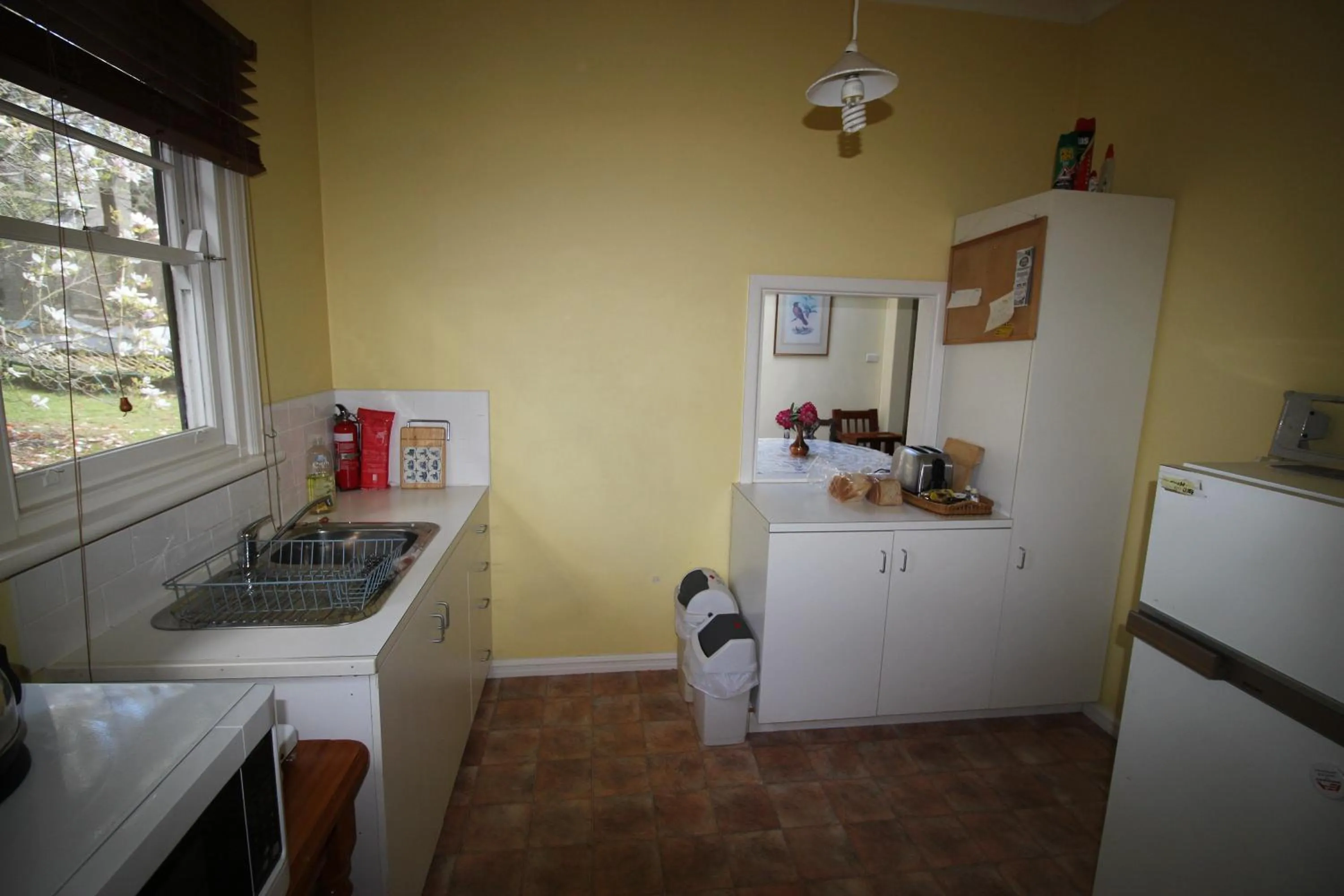 Kitchen or kitchenette in Olinda Country Cottages