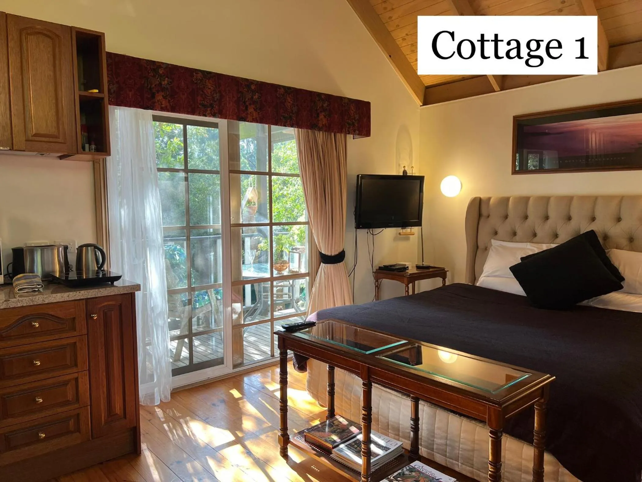 Kitchen or kitchenette in Olinda Country Cottages
