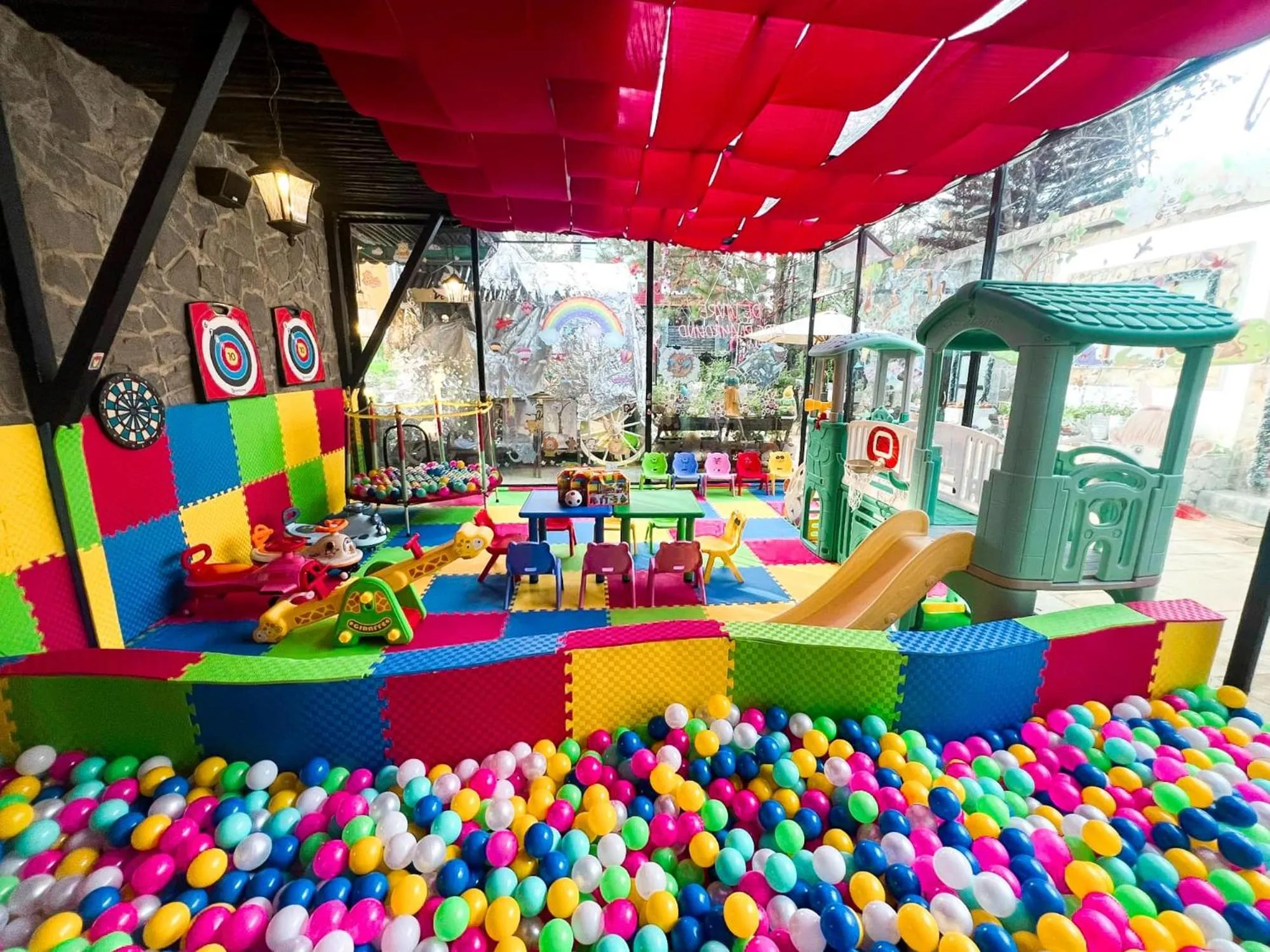 Children play ground in De Vivre Homestay Măng Đen