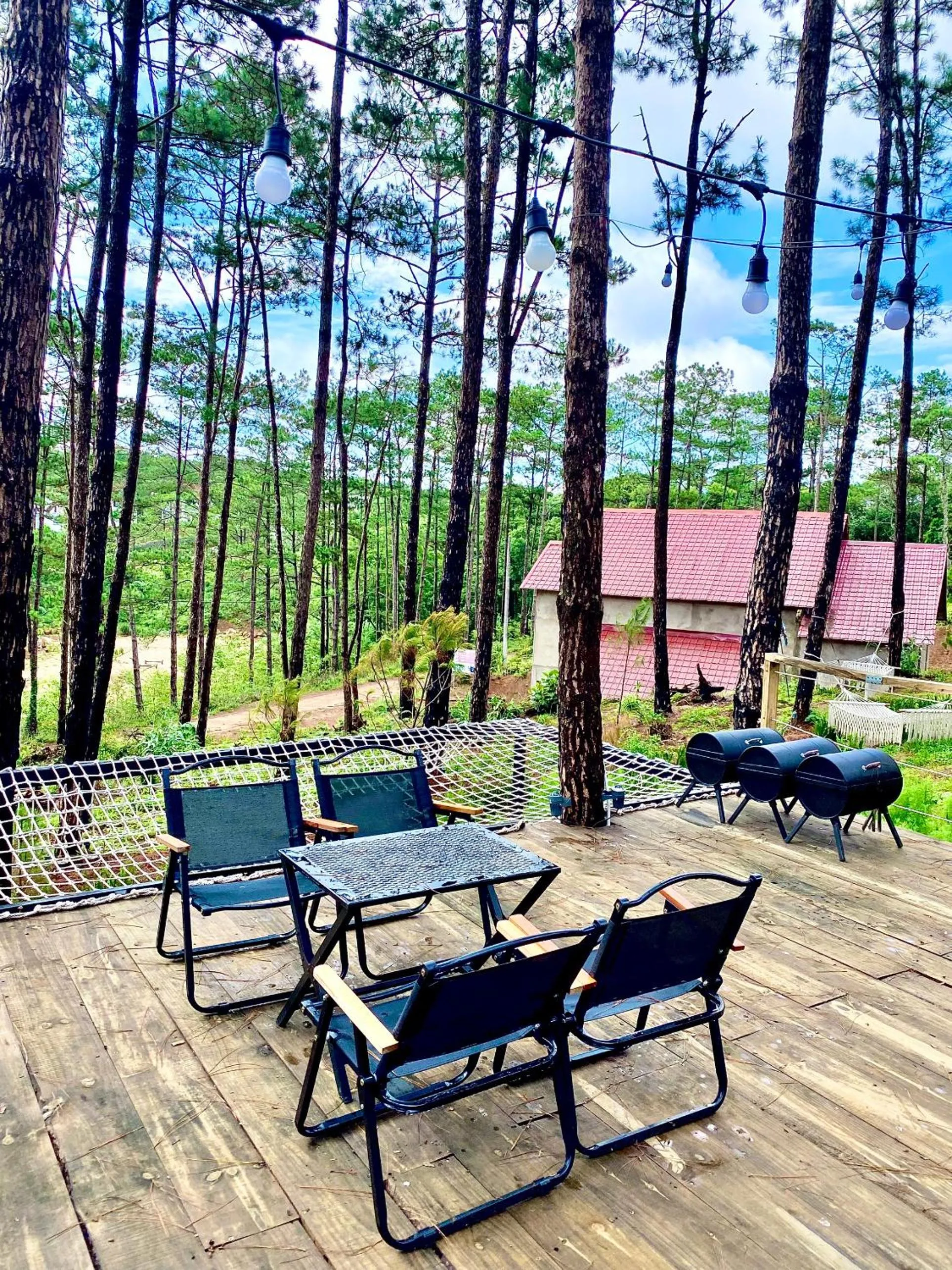 BBQ facilities in De Vivre Homestay Măng Đen