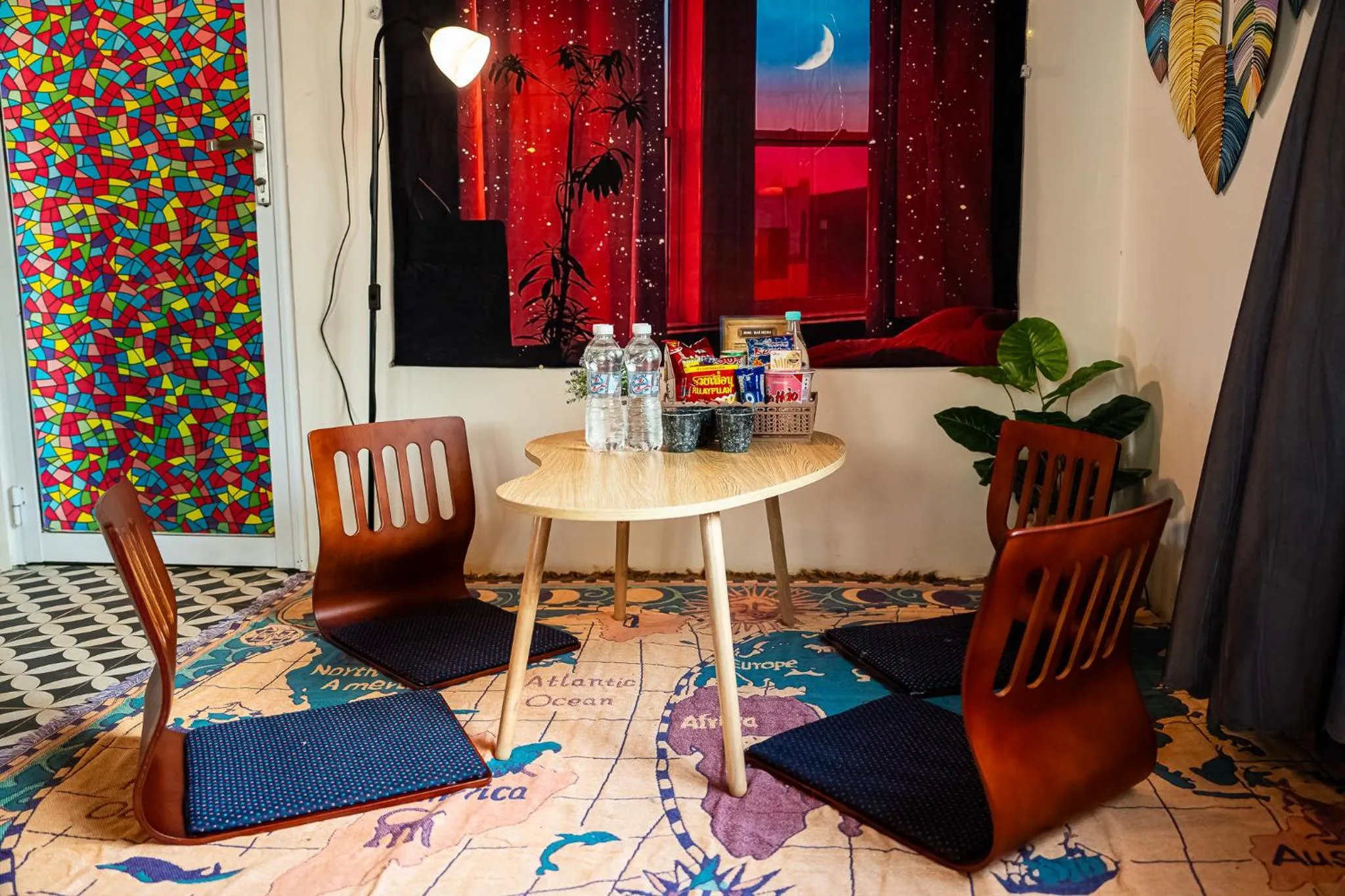 Seating area in De Vivre Homestay Măng Đen