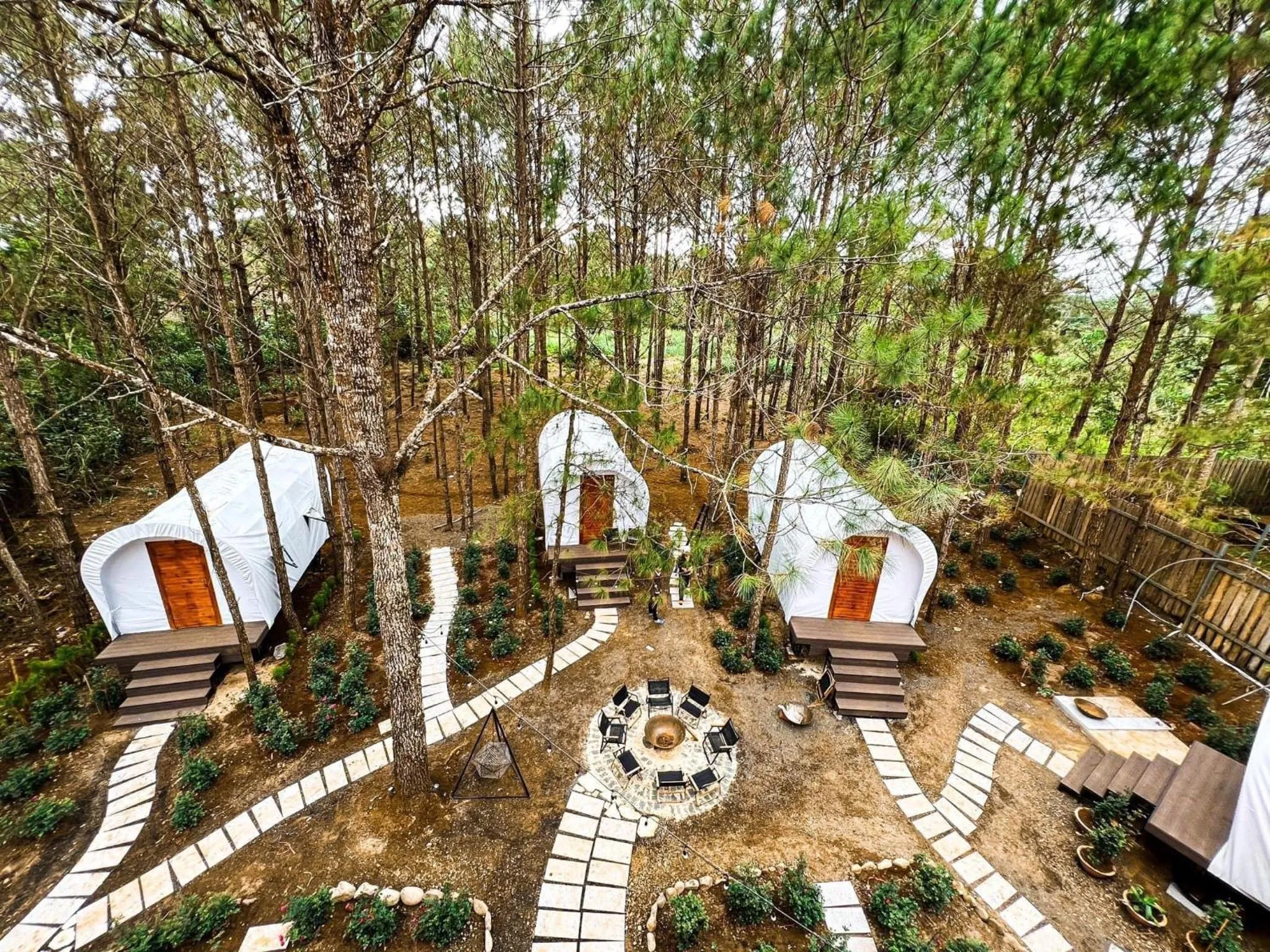 Property building in De Vivre Homestay Măng Đen