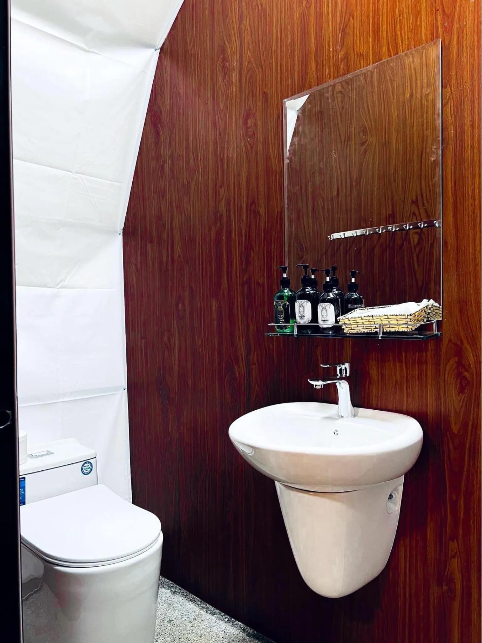 Shower in De Vivre Homestay Măng Đen