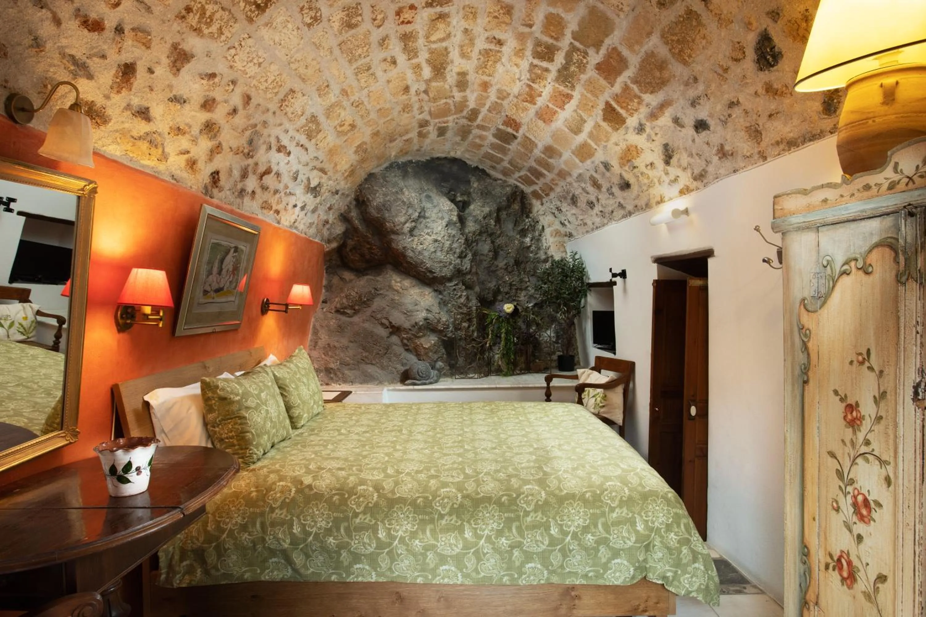 Bed in Dorovinis Monemvasia Castlehouses