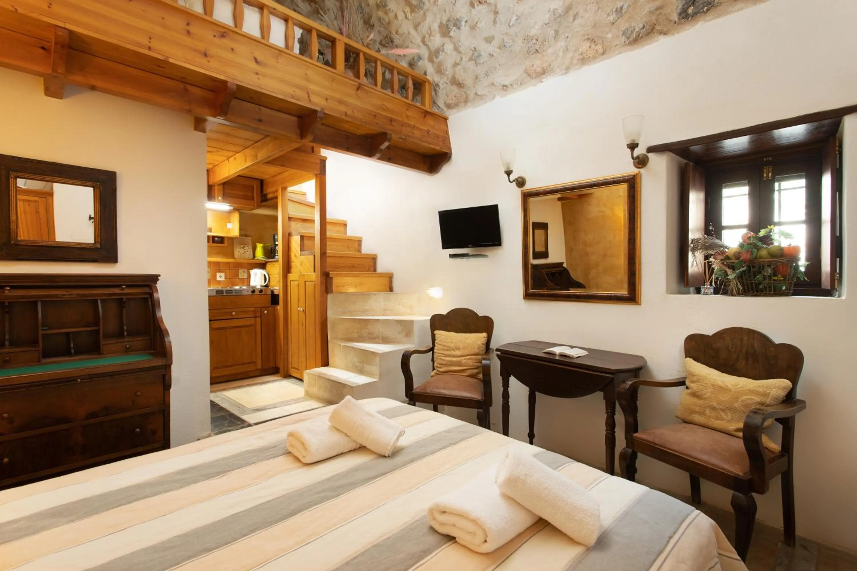 Photo of the whole room, Bed in Dorovinis Monemvasia Castlehouses