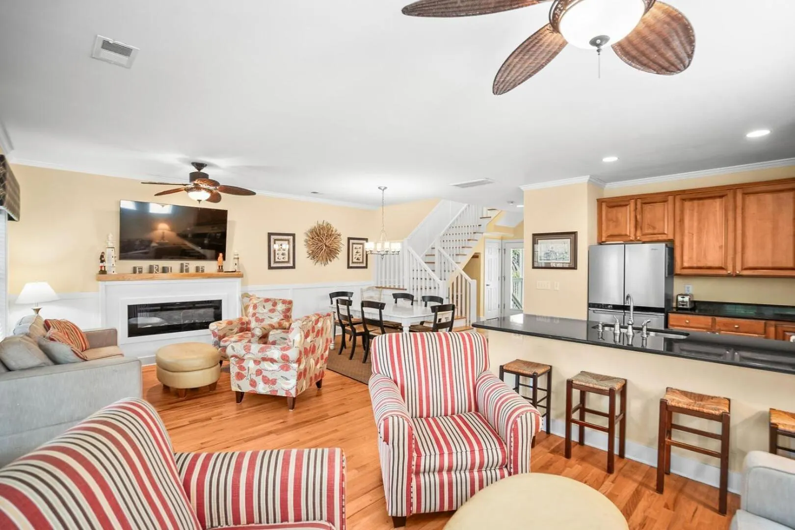 Photo of the whole room in 694 Bonito Rd-Sandy Palms