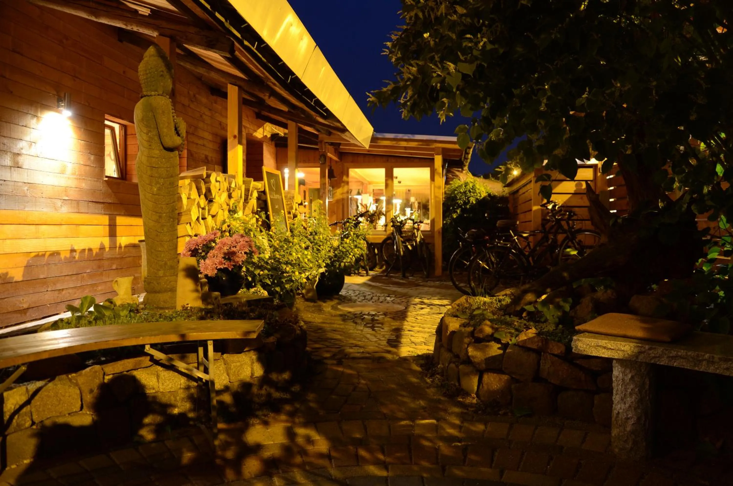 Patio in Aparthotel & Seminarhaus Wolkentor