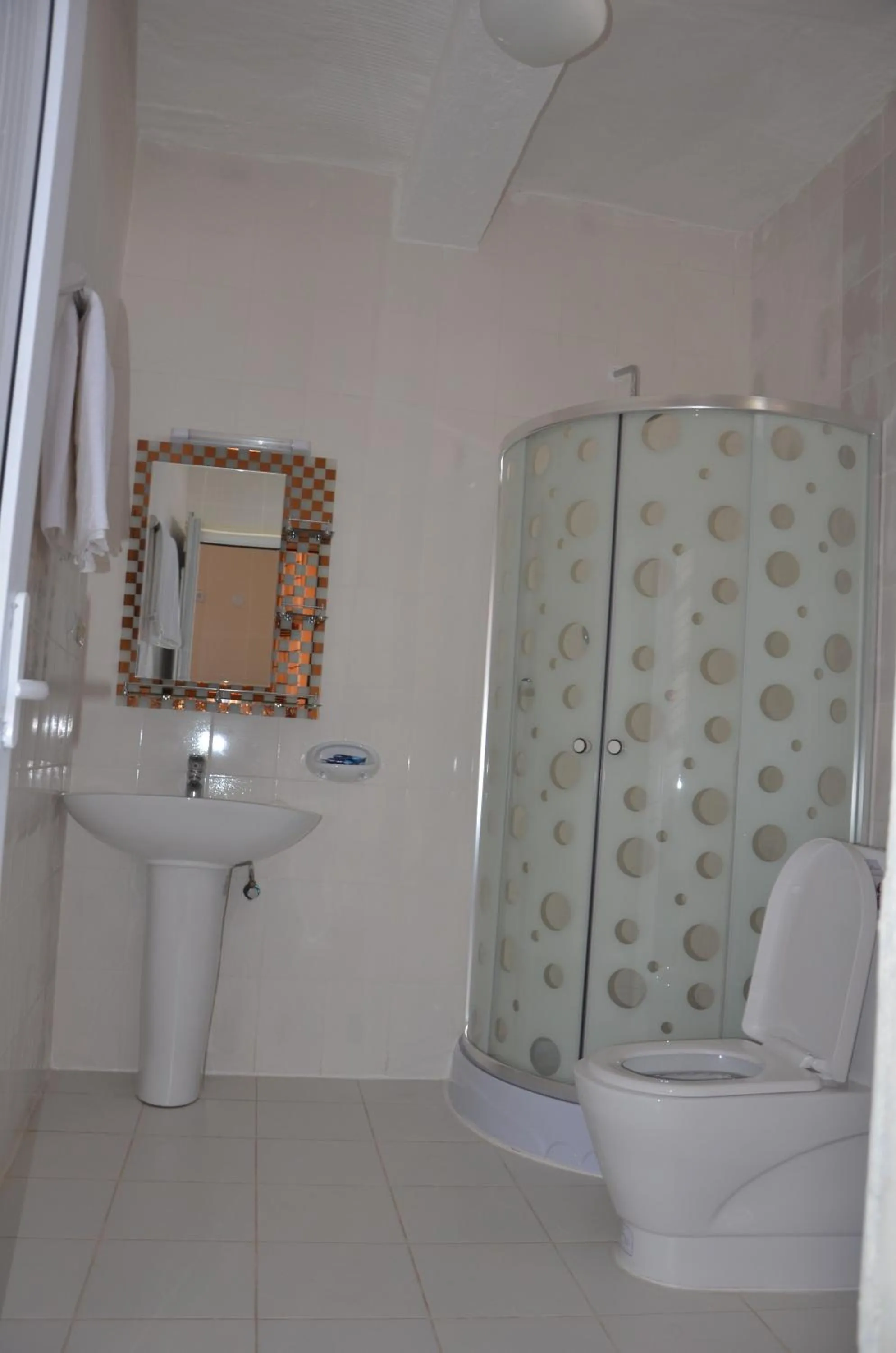 Shower in Zan-Seyoum Hotel - Lalibela