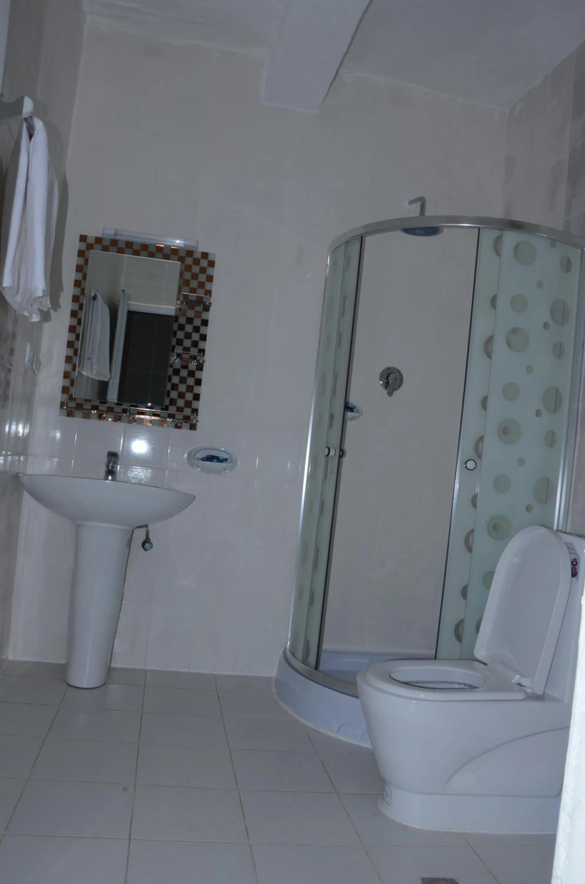 Shower in Zan-Seyoum Hotel - Lalibela