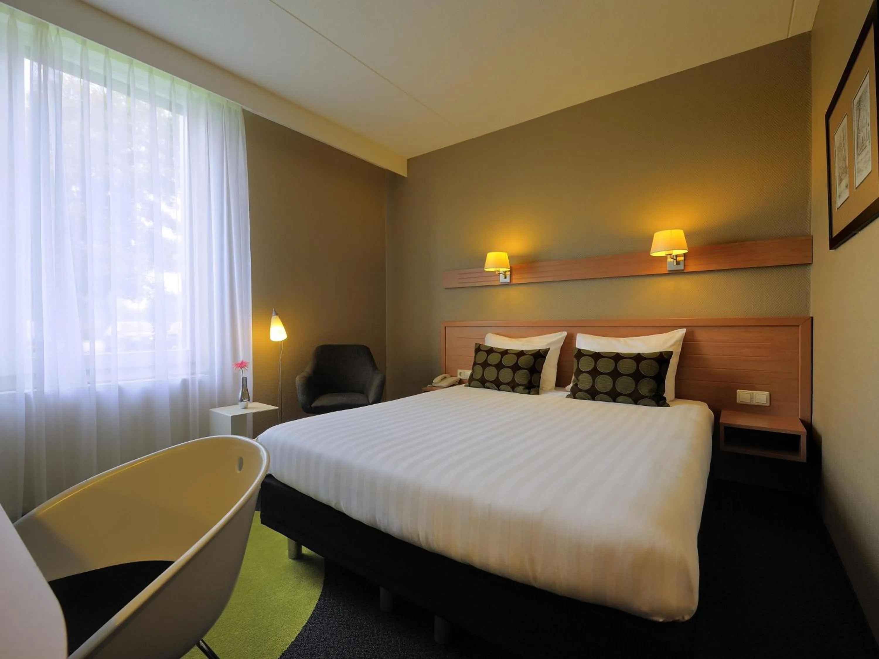 Bedroom, Bed in Mercure Hotel Zwolle