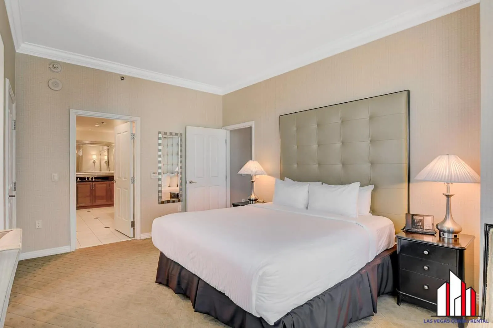 Bed in Signature 2Br3Ba F1 View Balcony Ste 34-819 and 21