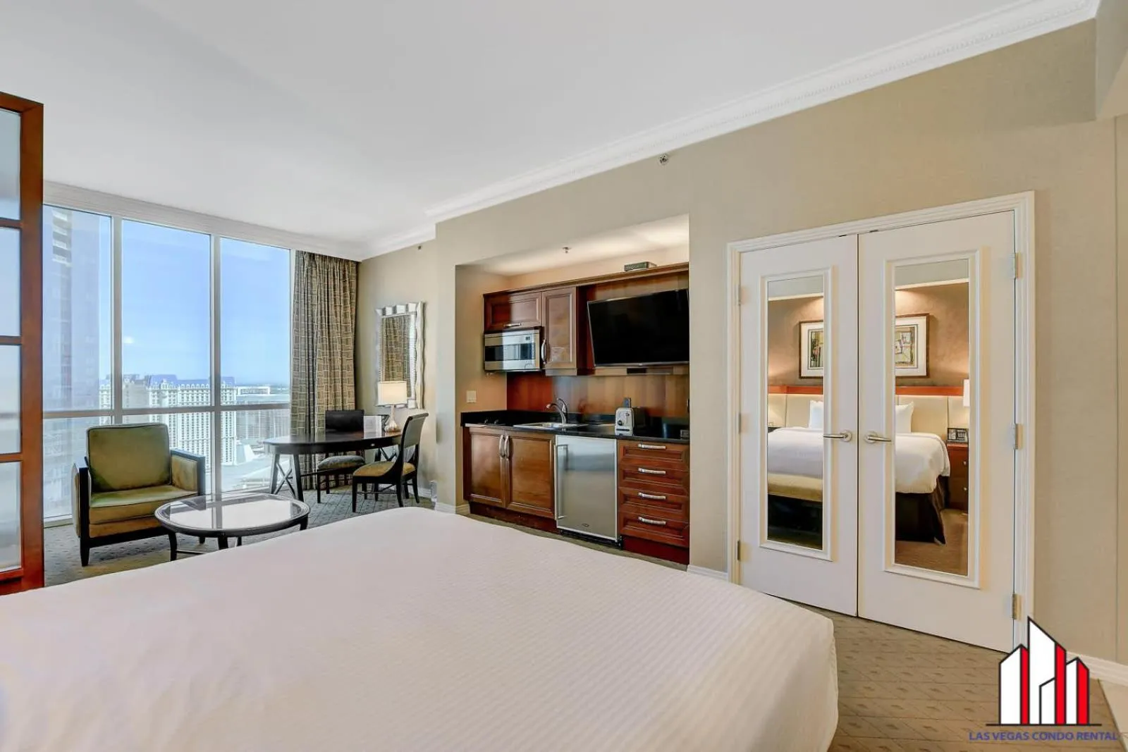 Bed in Signature 2Br3Ba F1 View Balcony Ste 34-819 and 21