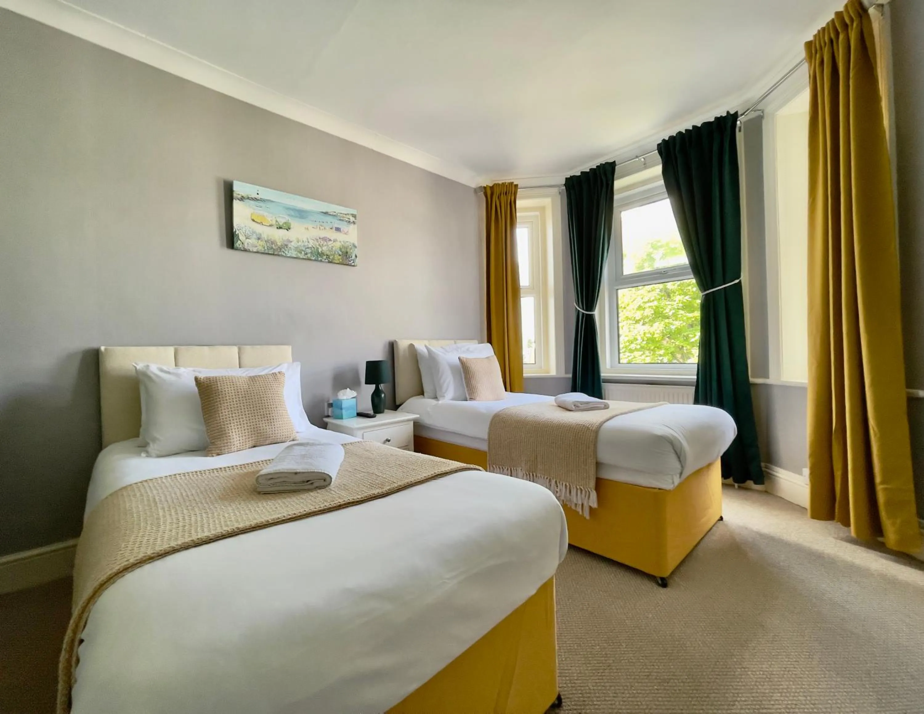 Photo of the whole room, Bed in The Hedley Townhouse