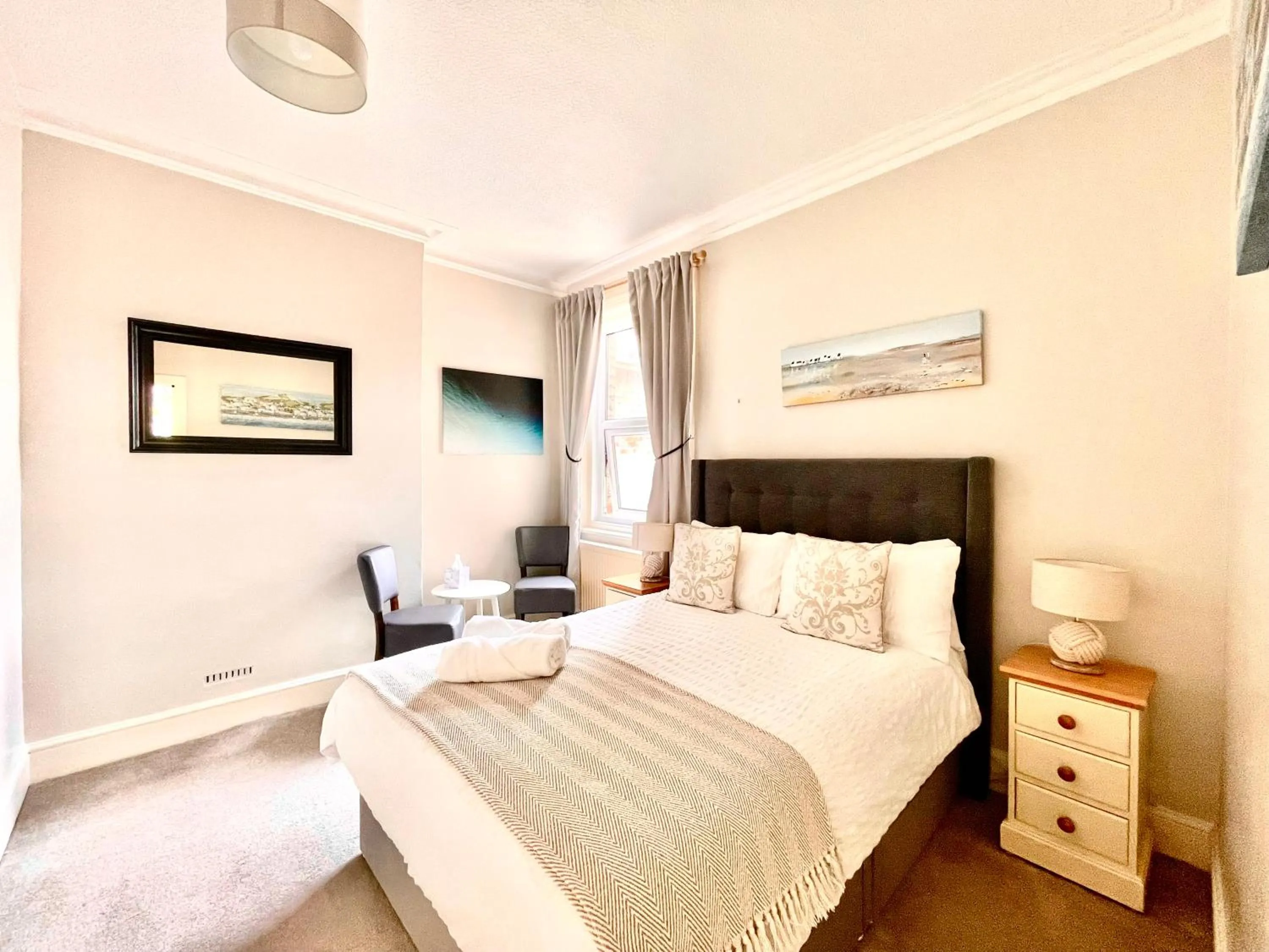 Bedroom, Bed in The Hedley Townhouse