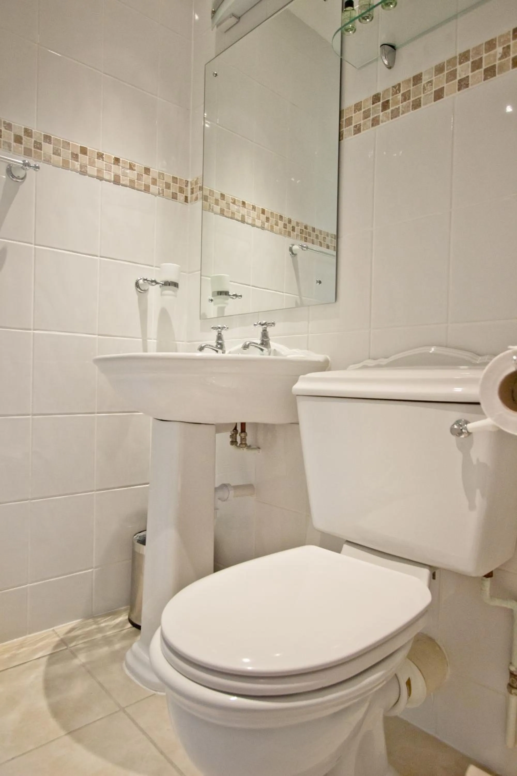 Toilet in The Hedley Townhouse
