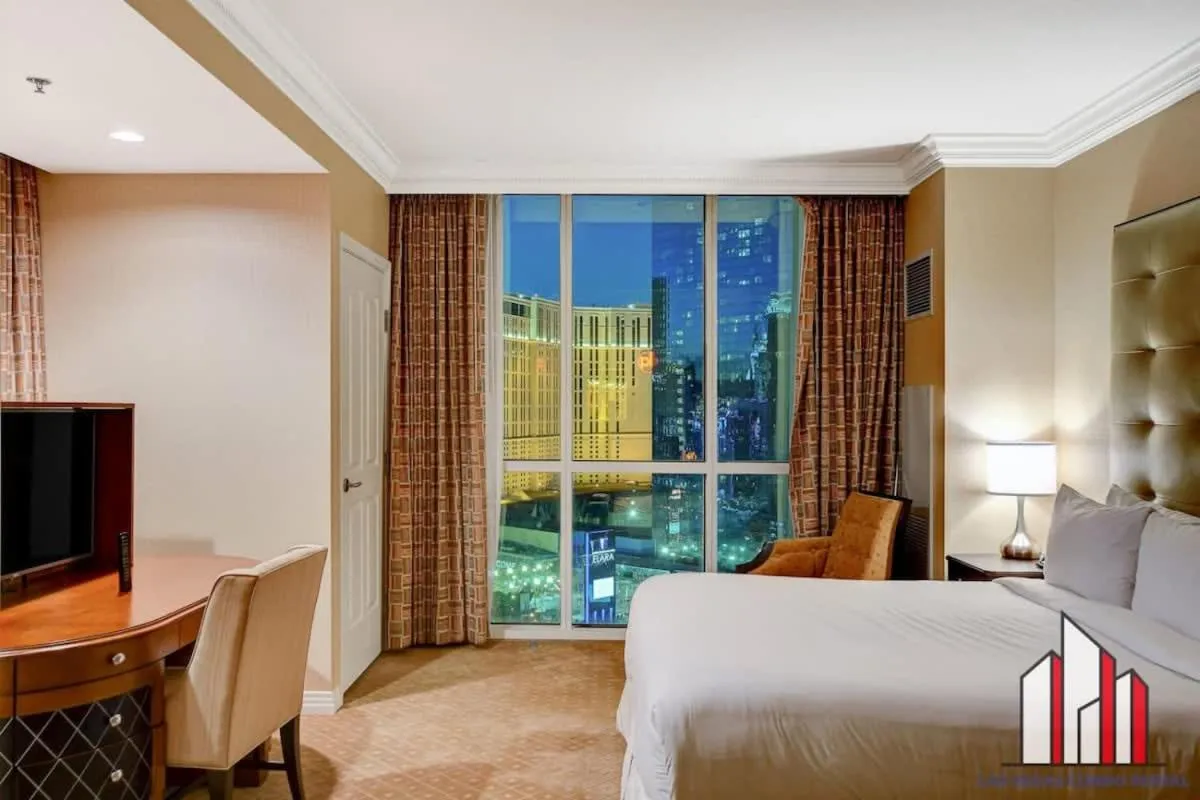 Bed in Signature 2Br3Ba F1 View Balcony Ste 21-701 and 03