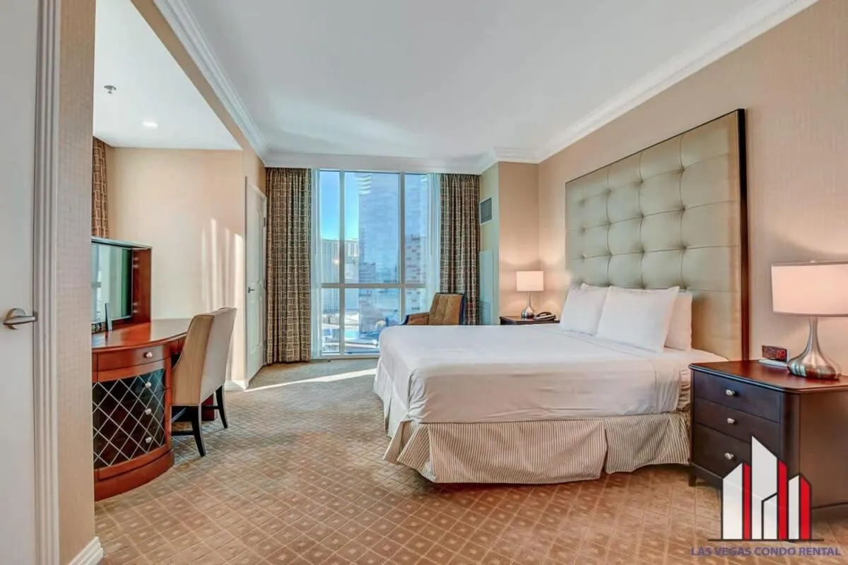 Bed in Signature 2Br3Ba F1 View Balcony Ste 21-701 and 03