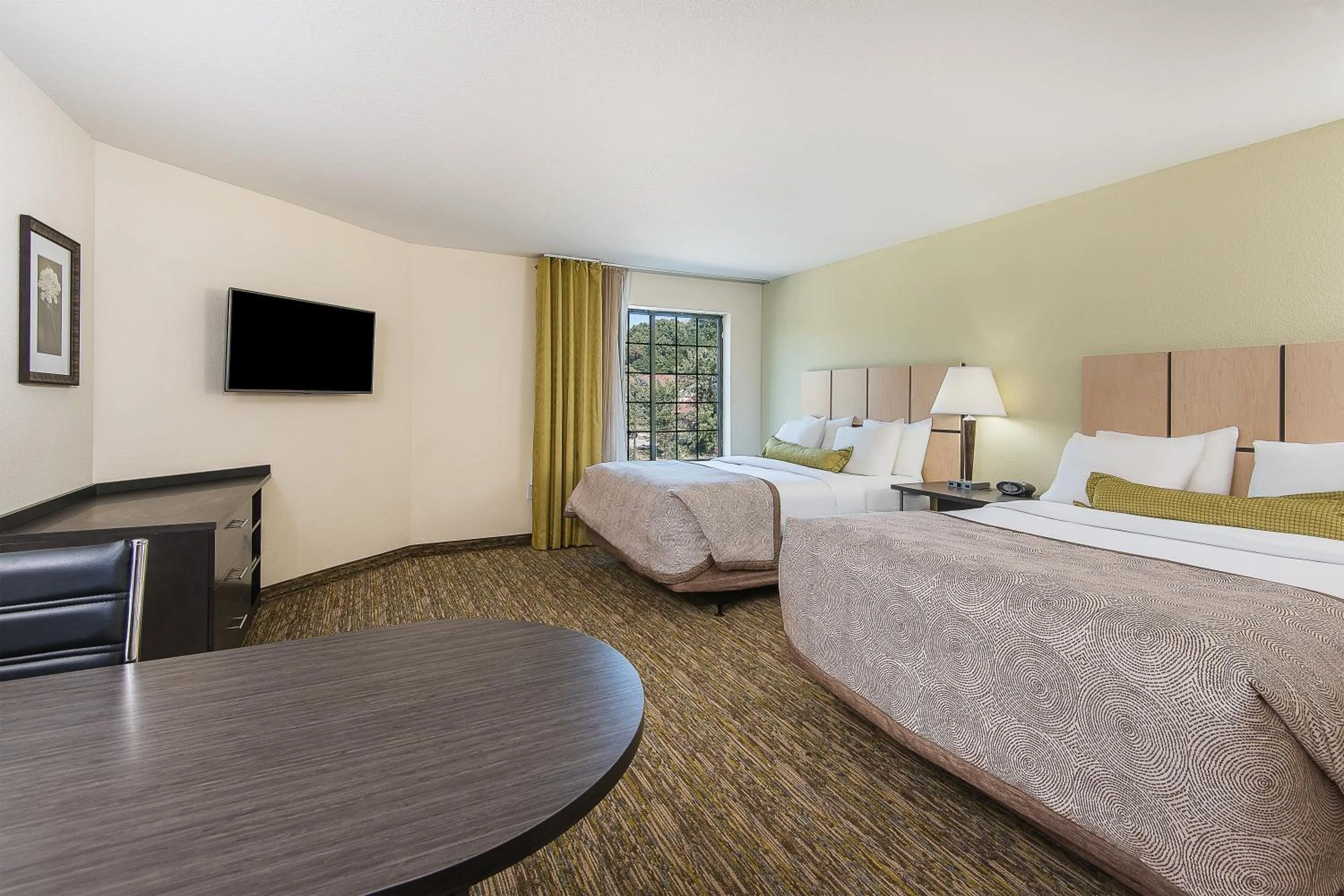 Photo of the whole room, Bed in Candlewood Suites Bloomington by IHG