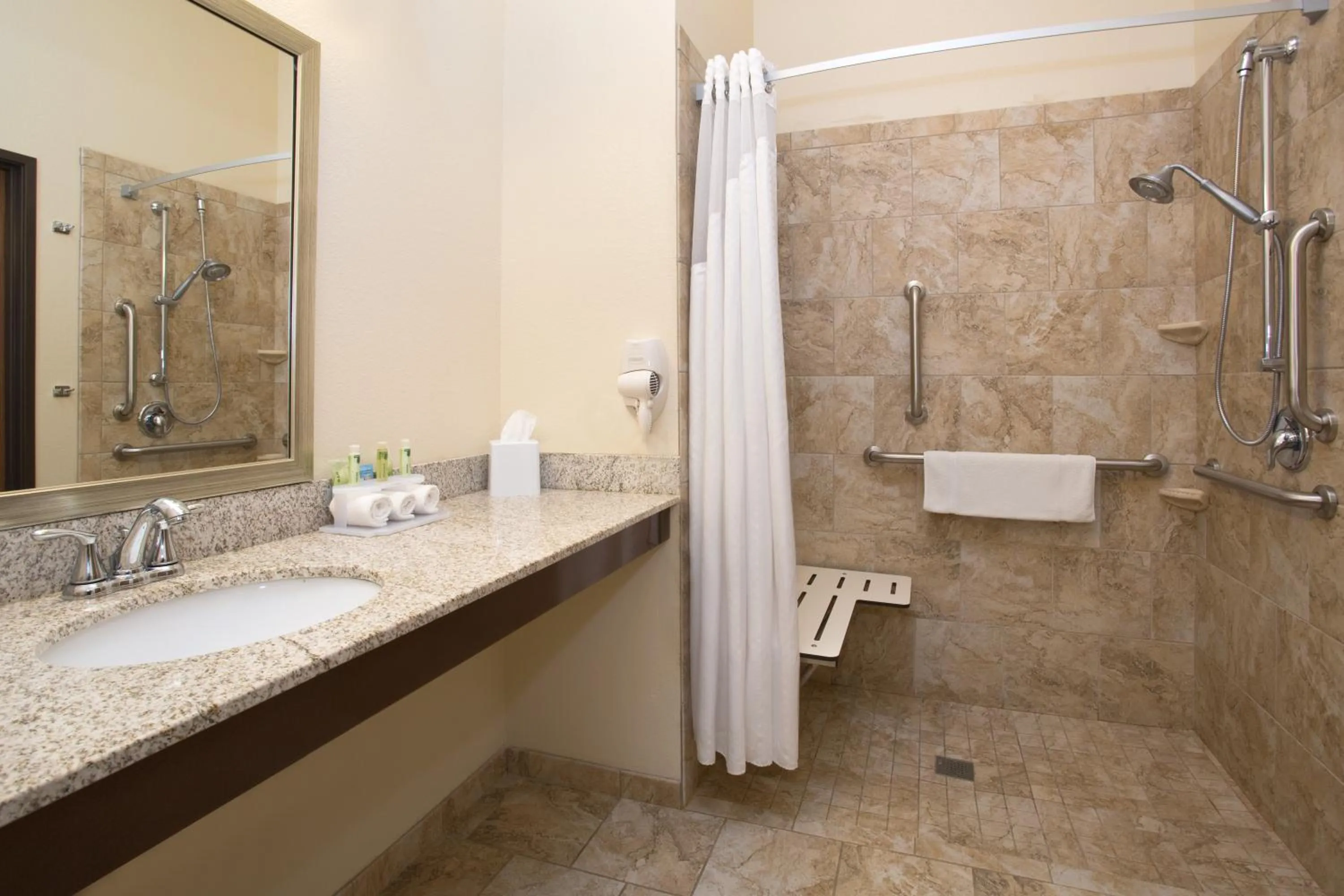 Shower in Holiday Inn Express & Suites Glendive by IHG