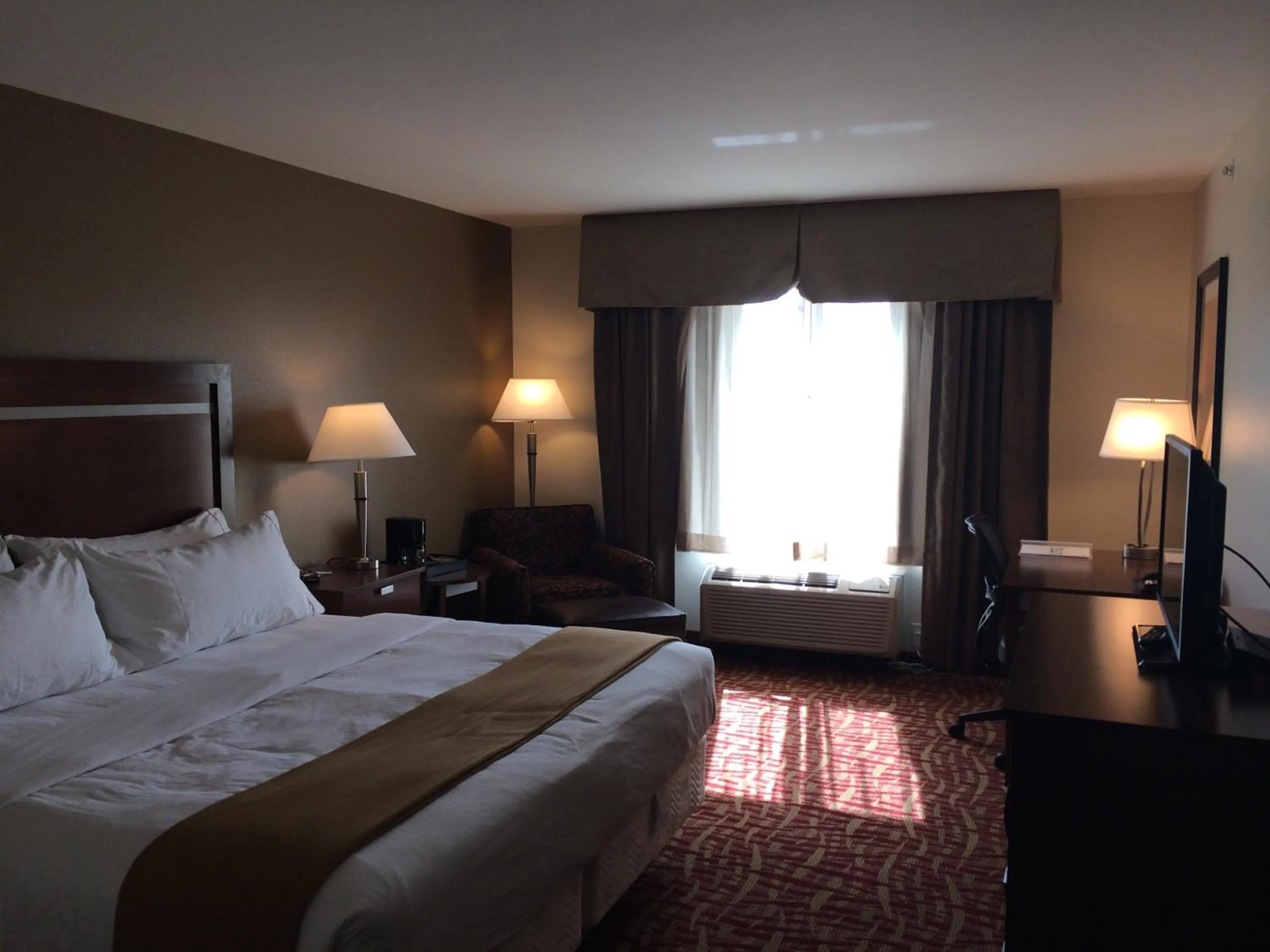 Photo of the whole room, Bed in Holiday Inn Express & Suites Glendive by IHG