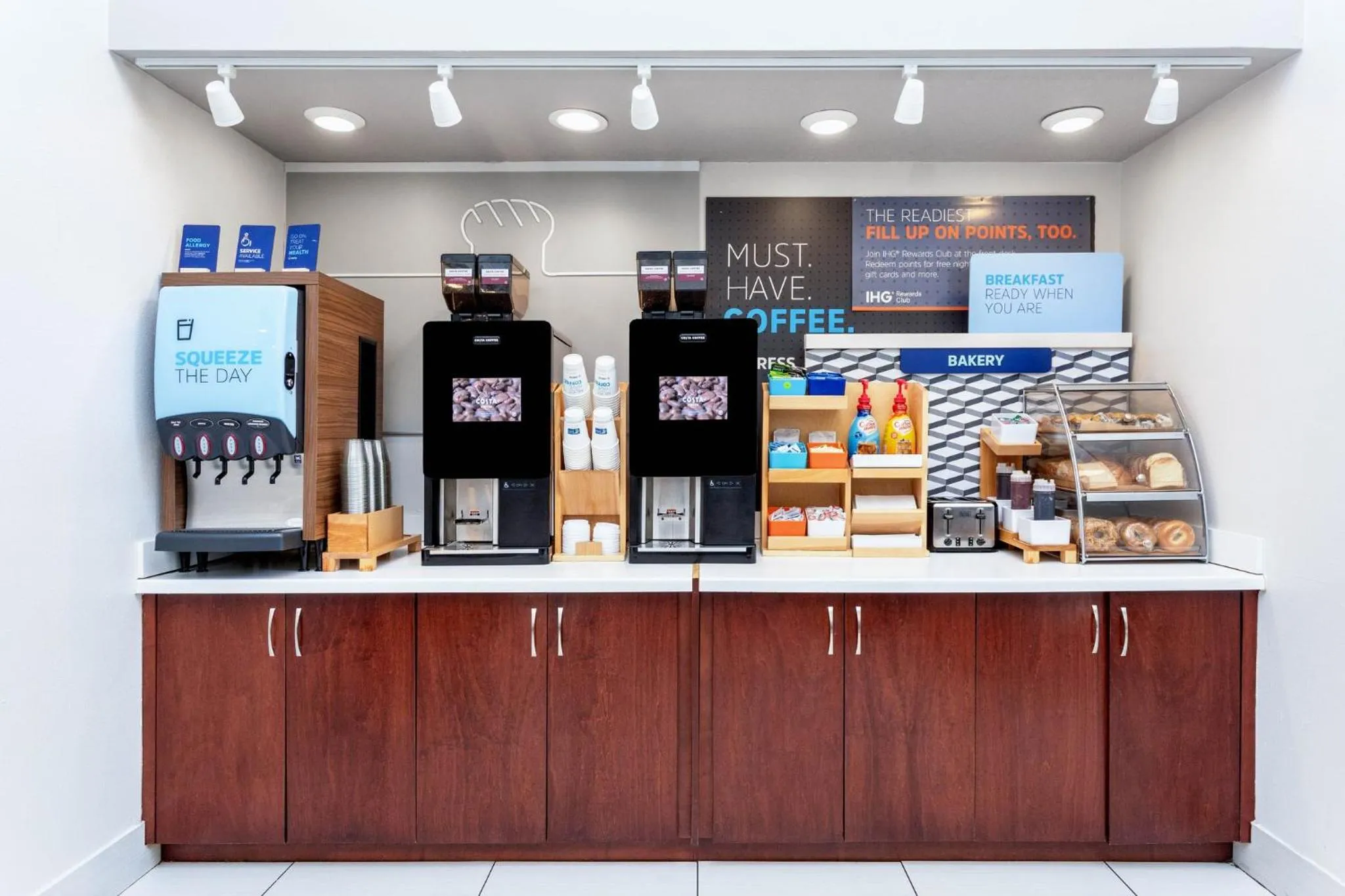 Photo of the whole room in Holiday Inn Express & Suites Lantana by IHG