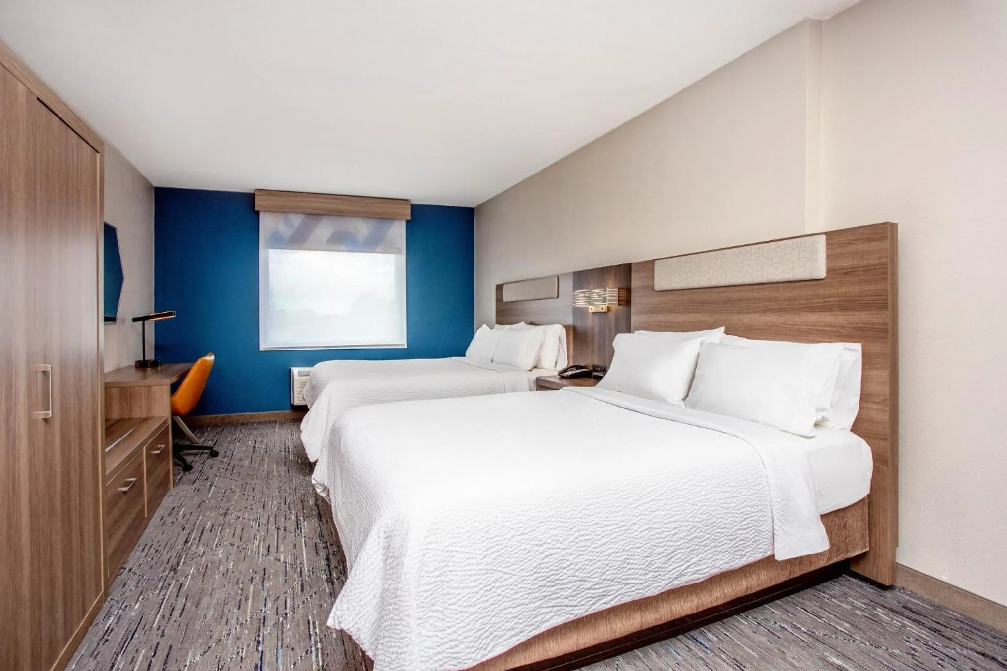 Photo of the whole room, Bed in Holiday Inn Express & Suites Lantana by IHG