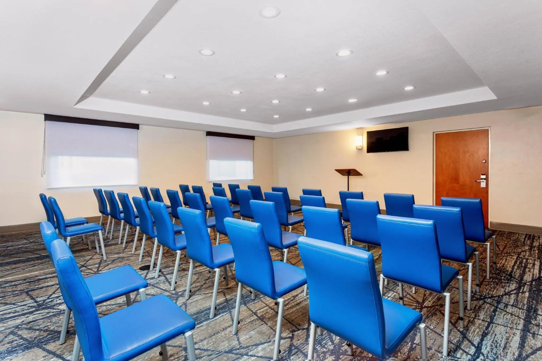 Meeting/conference room in Holiday Inn Express & Suites Lantana by IHG