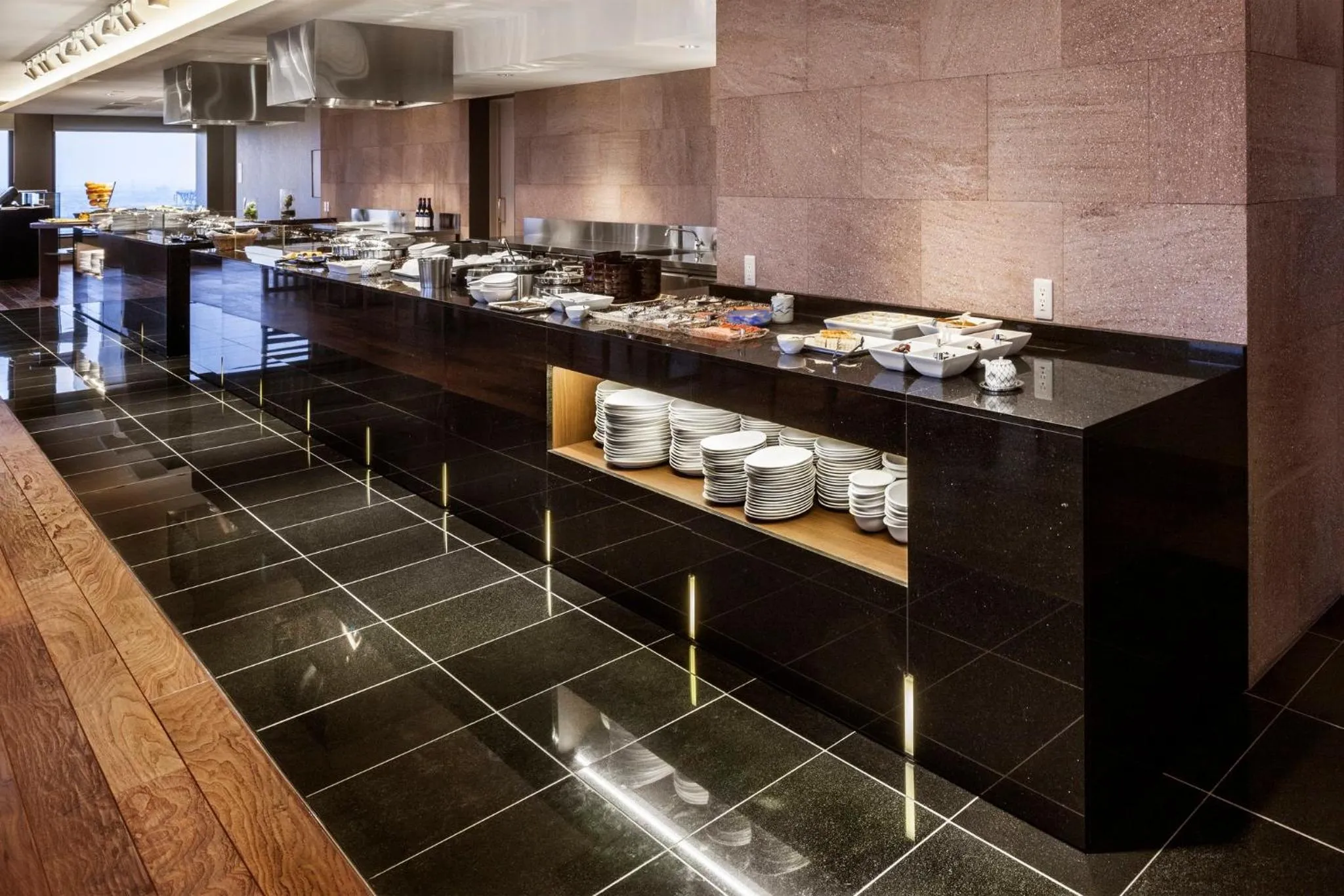 Restaurant/places to eat in ANA Holiday Inn Kanazawa Sky by IHG