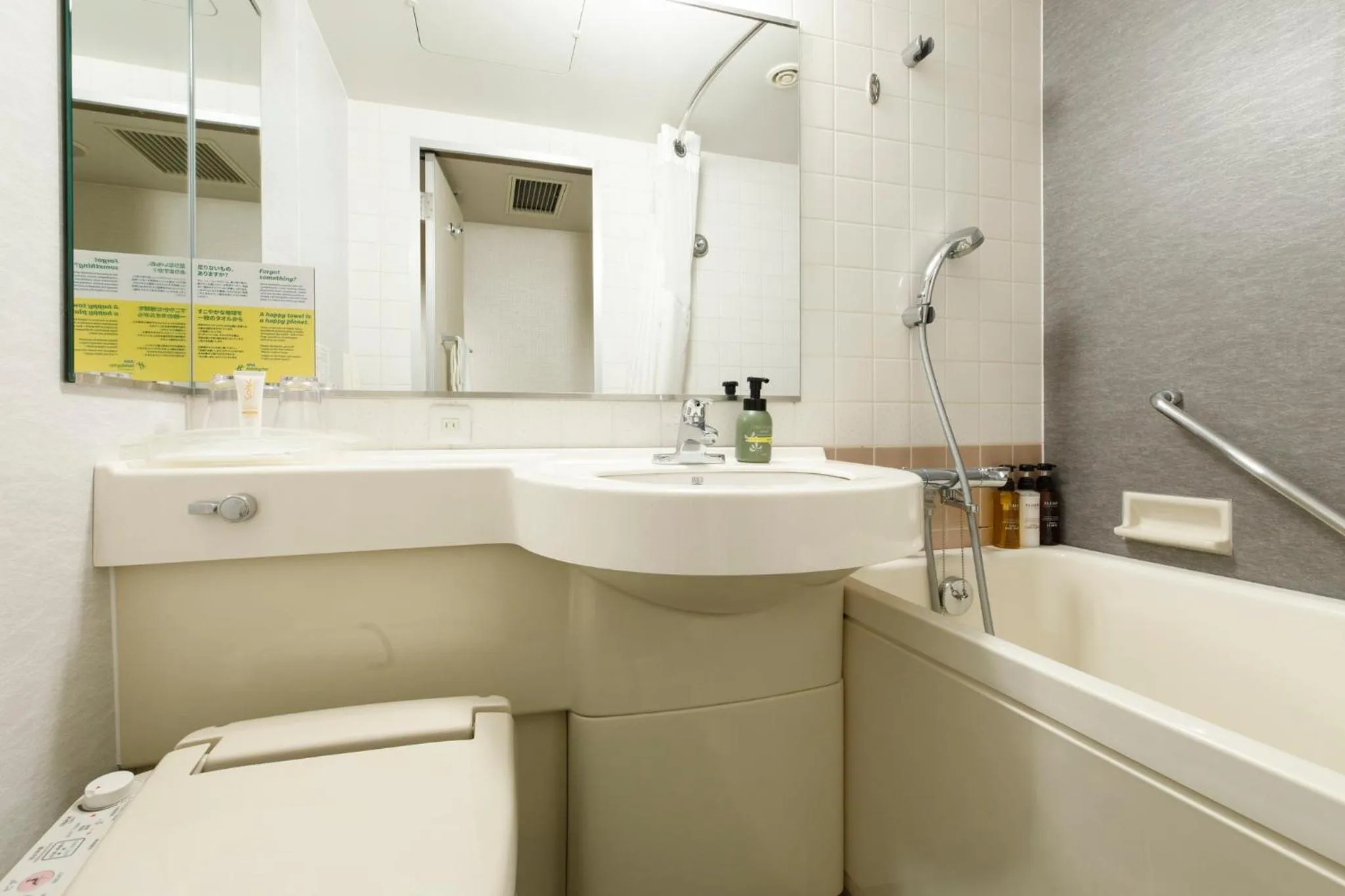 Photo of the whole room in ANA Holiday Inn Kanazawa Sky by IHG