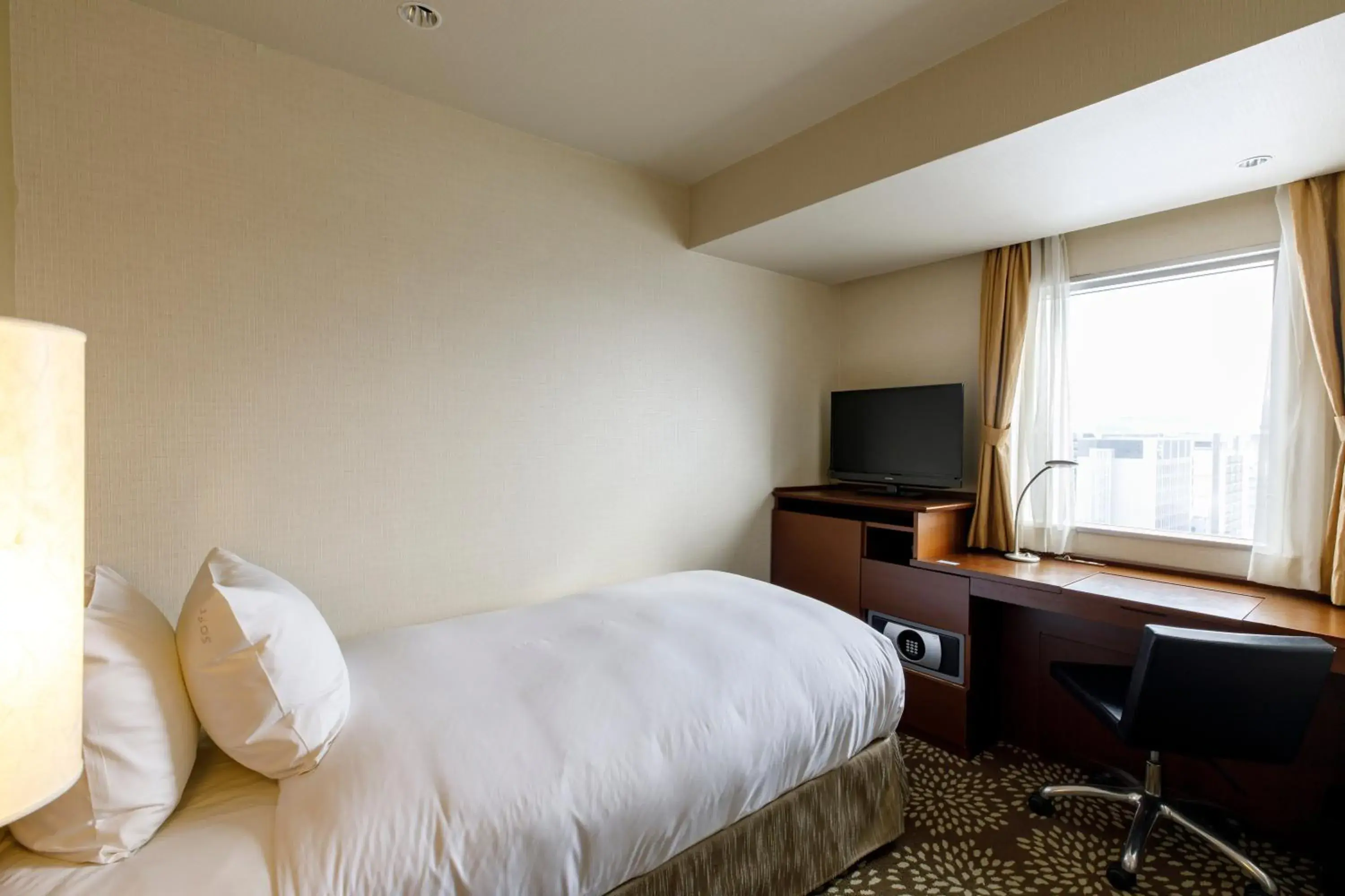 Standard Room - single occupancy in ANA Holiday Inn Kanazawa Sky by IHG Standard Room - single occupancy in ANA Holiday Inn Kanazawa Sky by IHG
