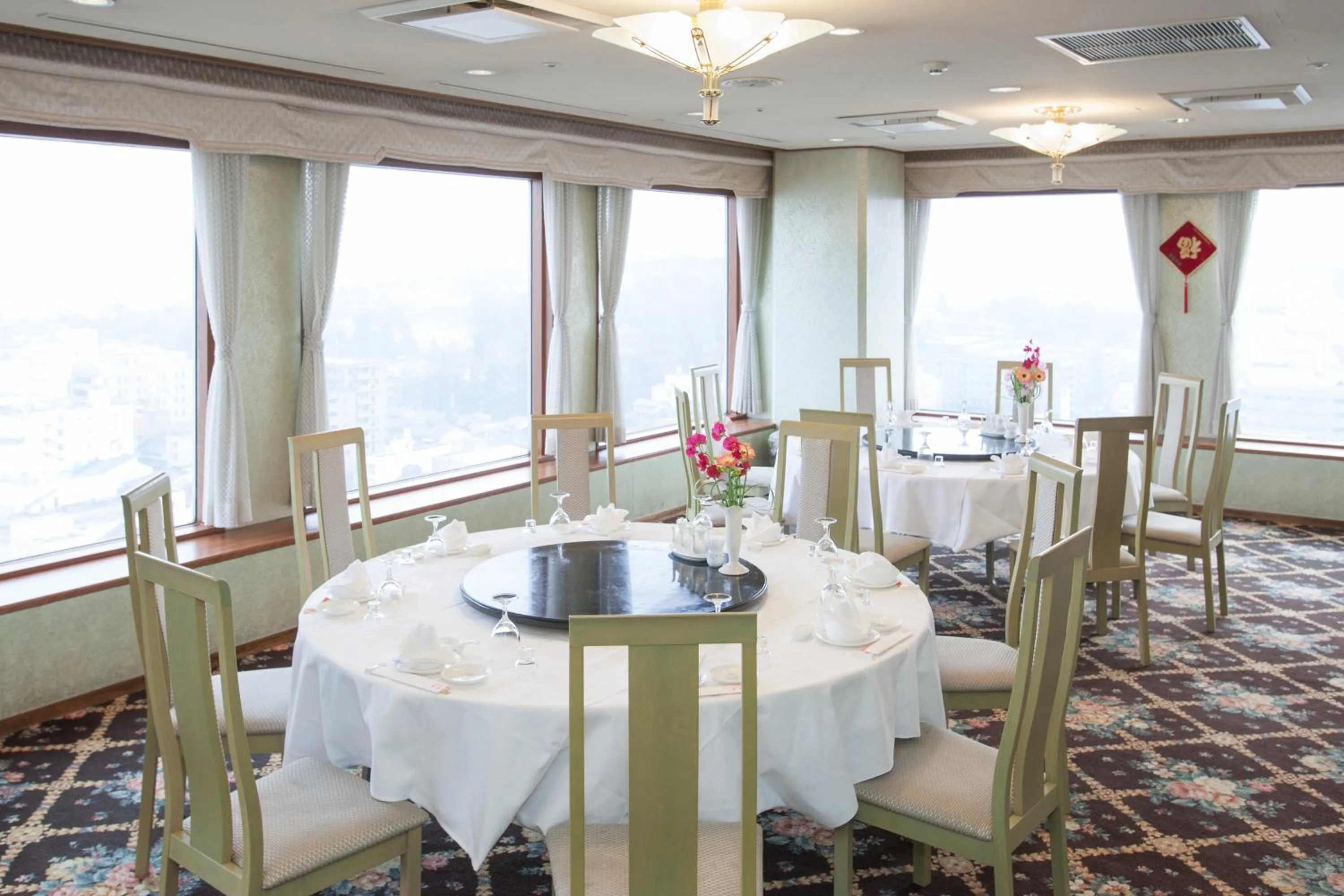 Restaurant/places to eat in ANA Holiday Inn Kanazawa Sky by IHG