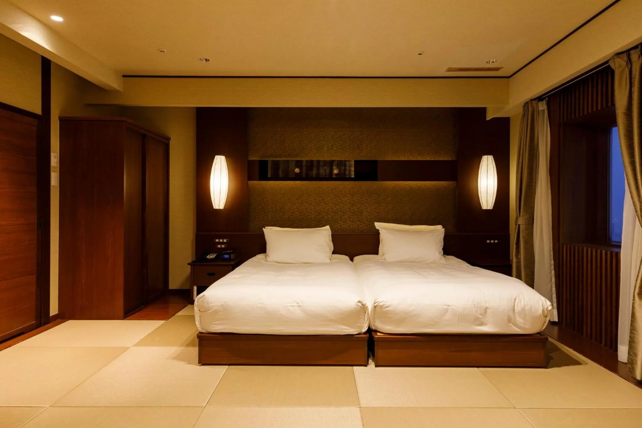 Photo of the whole room, Bed in ANA Holiday Inn Kanazawa Sky by IHG