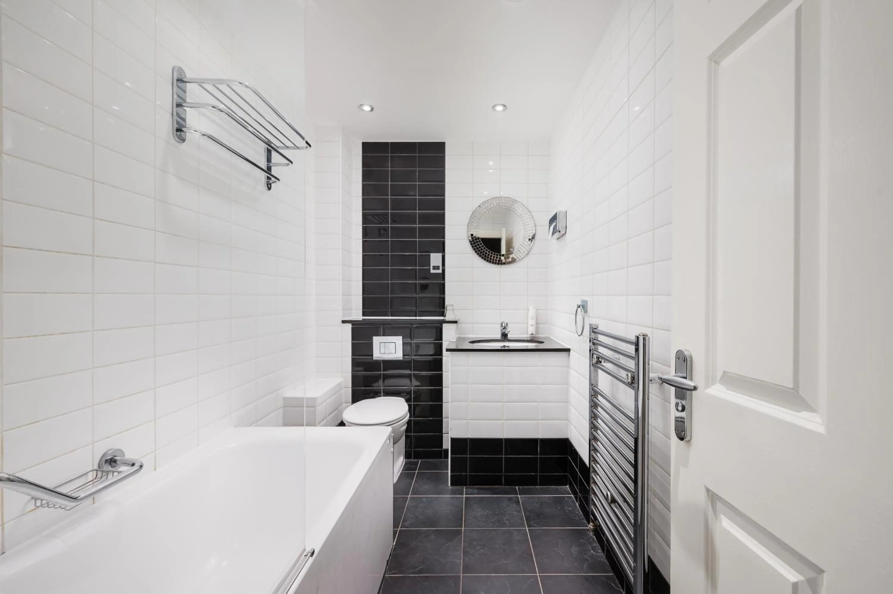 Bathroom in Royal Station Hotel- Part of the Cairn Collection