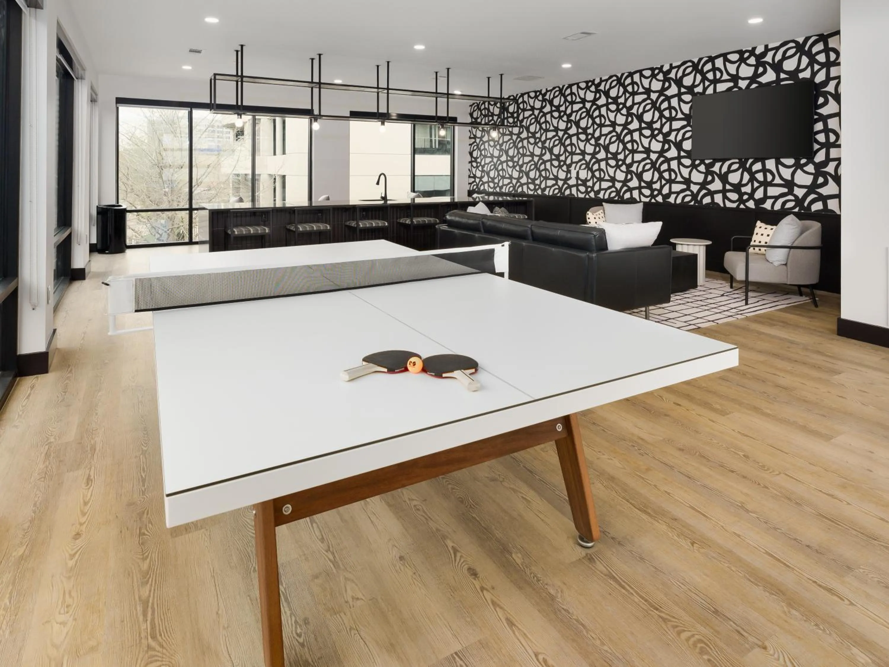 Communal lounge/ TV room in Motif Nashville's Hotel on Music Row