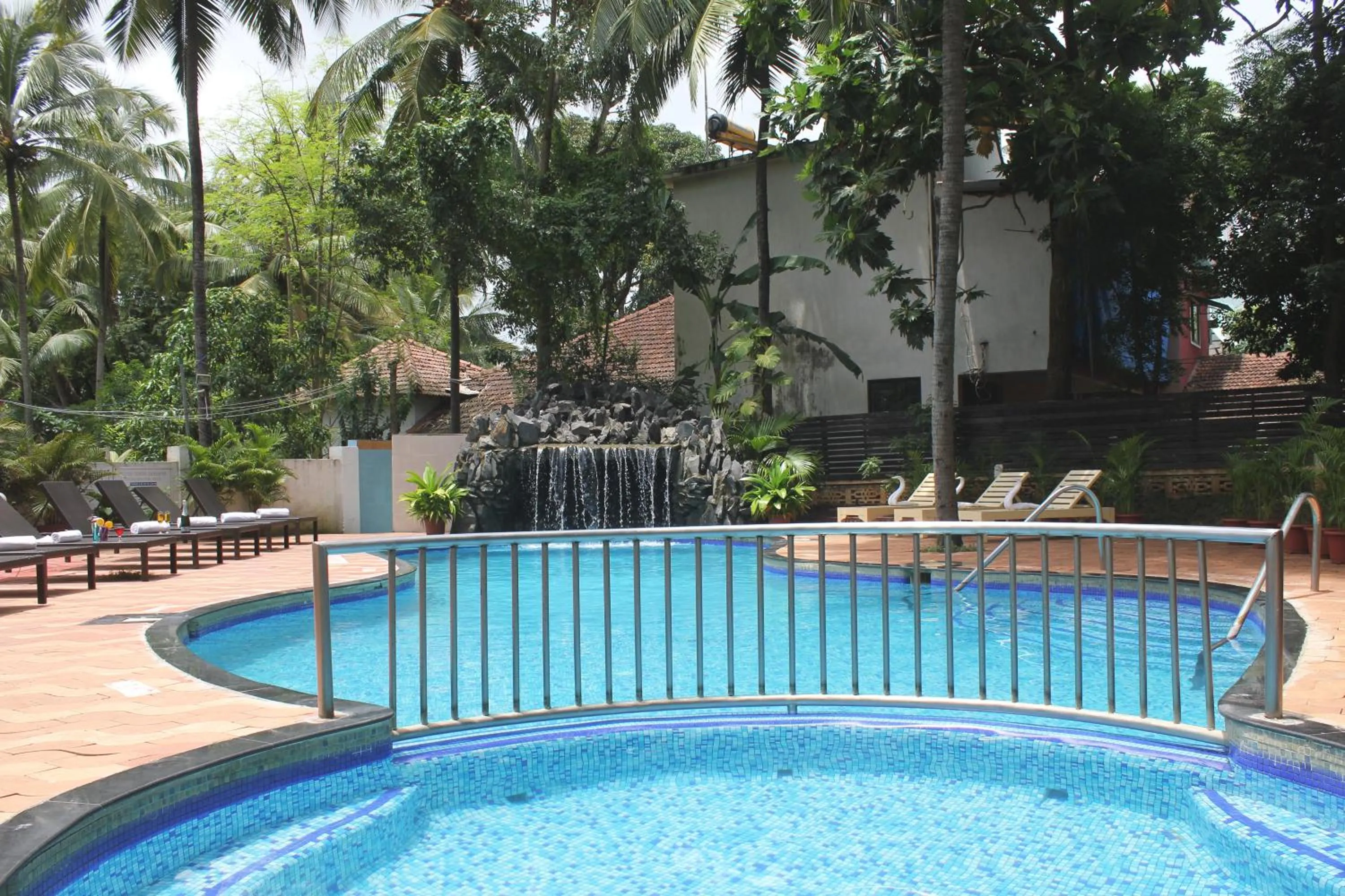 Swimming pool in Silver Sands Sunshine - Angaara