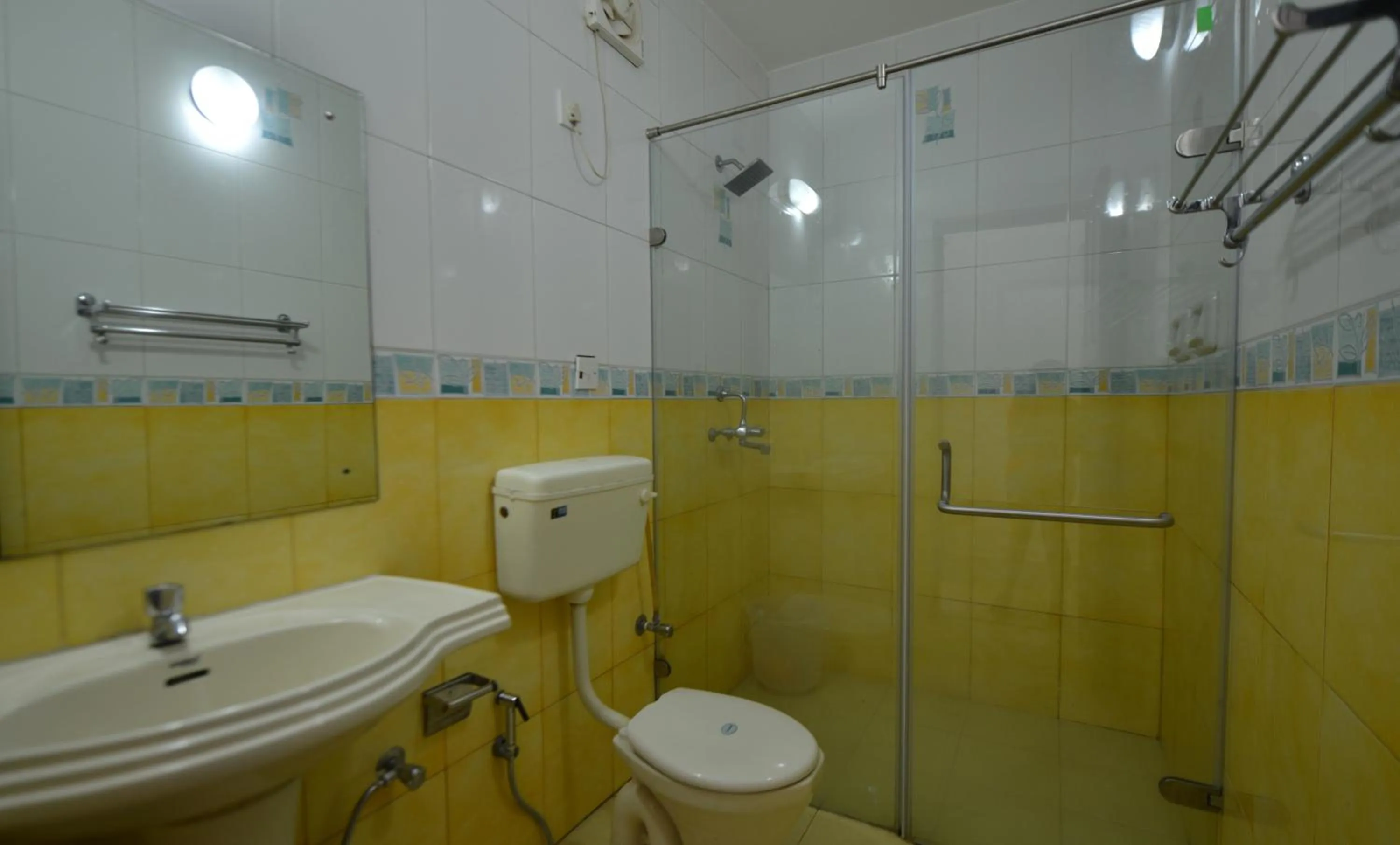 Bathroom in Silver Sands Sunshine - Angaara