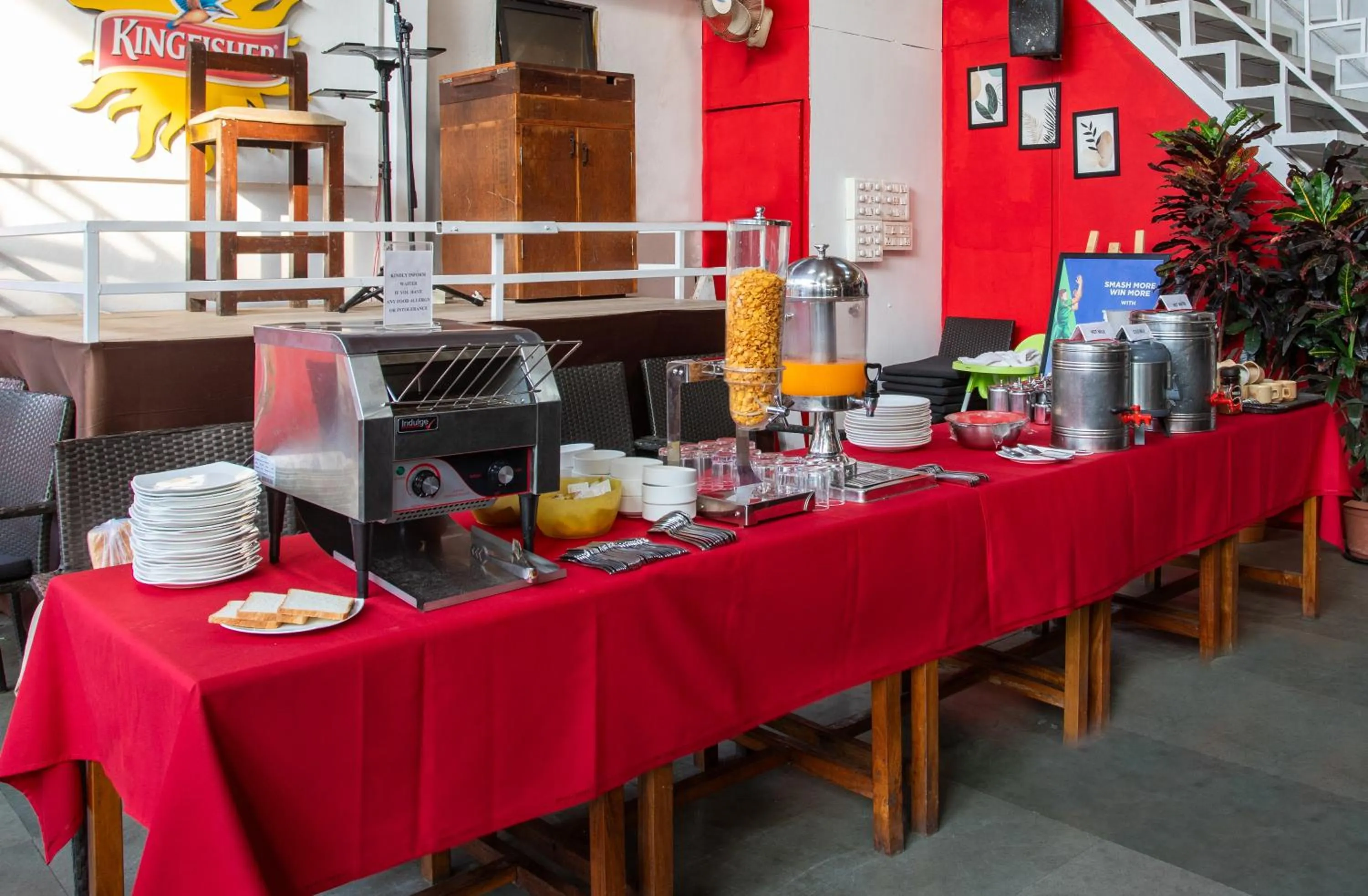 Buffet breakfast in Silver Sands Sunshine - Angaara