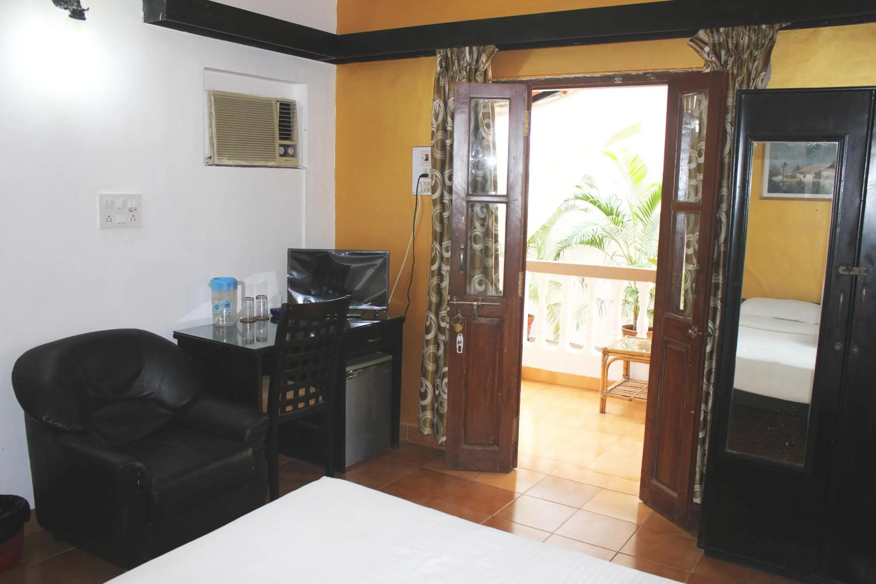 Garden view, Bed in Silver Sands Sunshine - Angaara