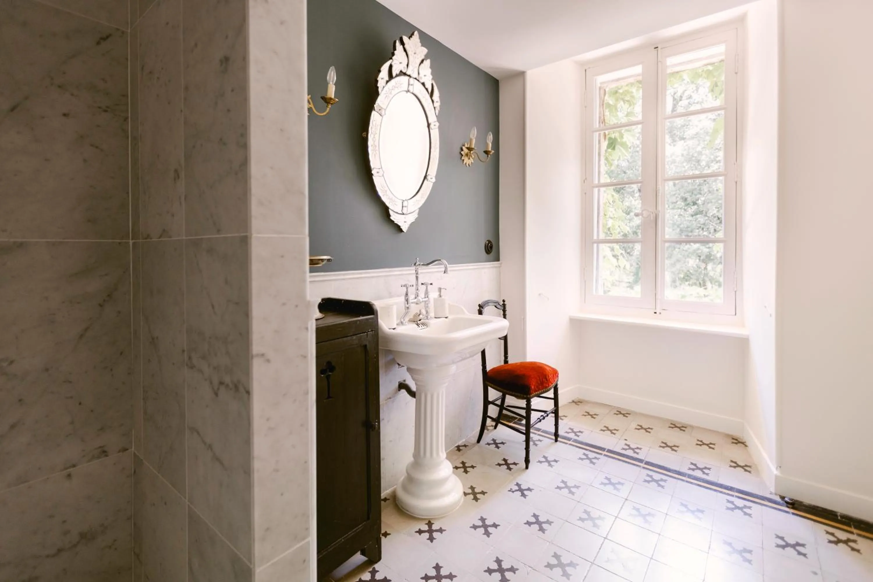 Bathroom in Château La Bruguière