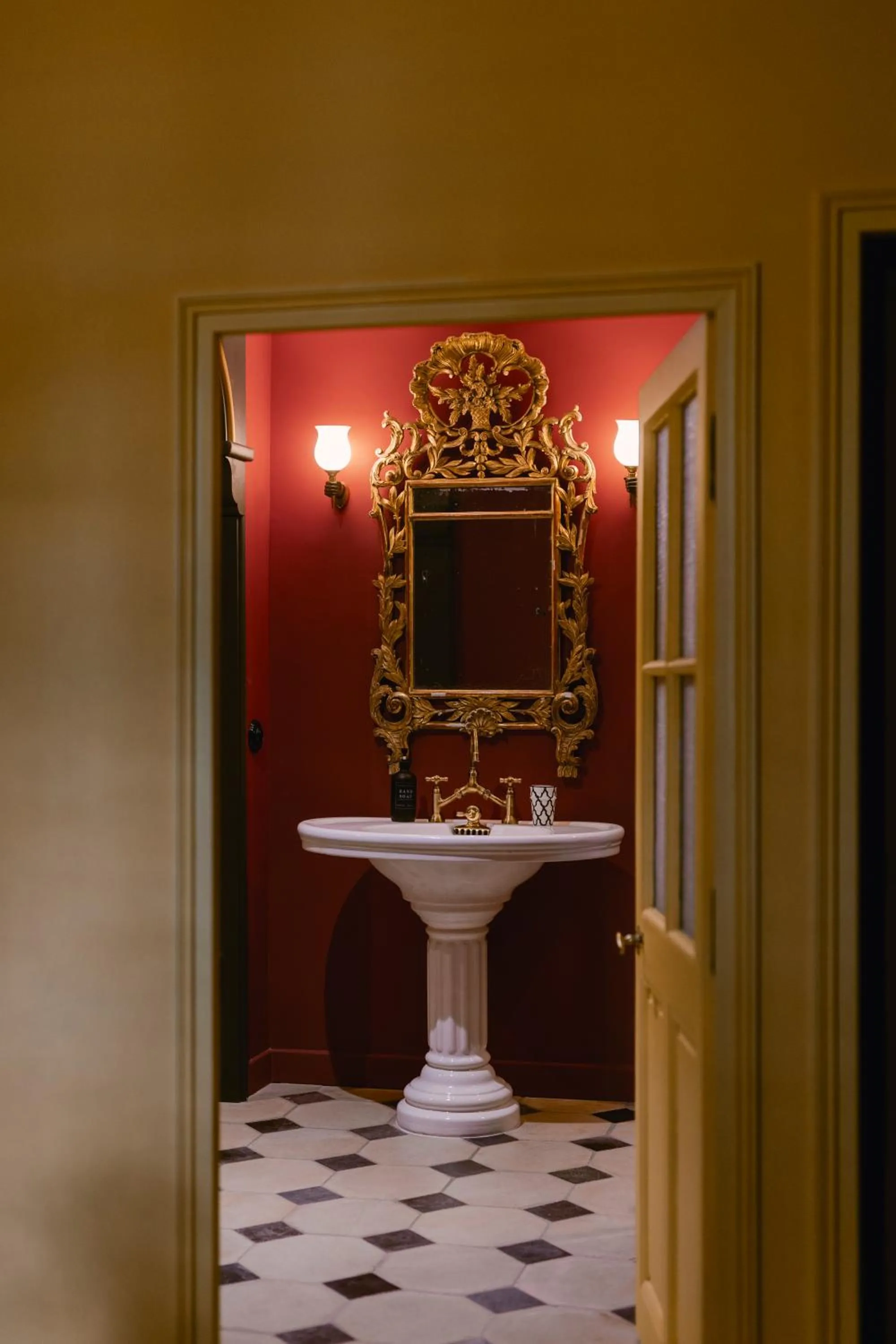 Bathroom in Château La Bruguière